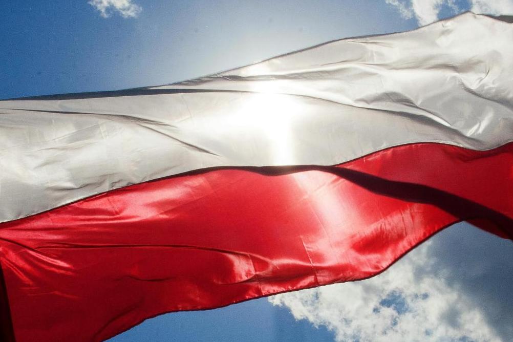 Stumetrowa flaga przejdzie przez Kraków. Patriotyczny pochód na Wawel