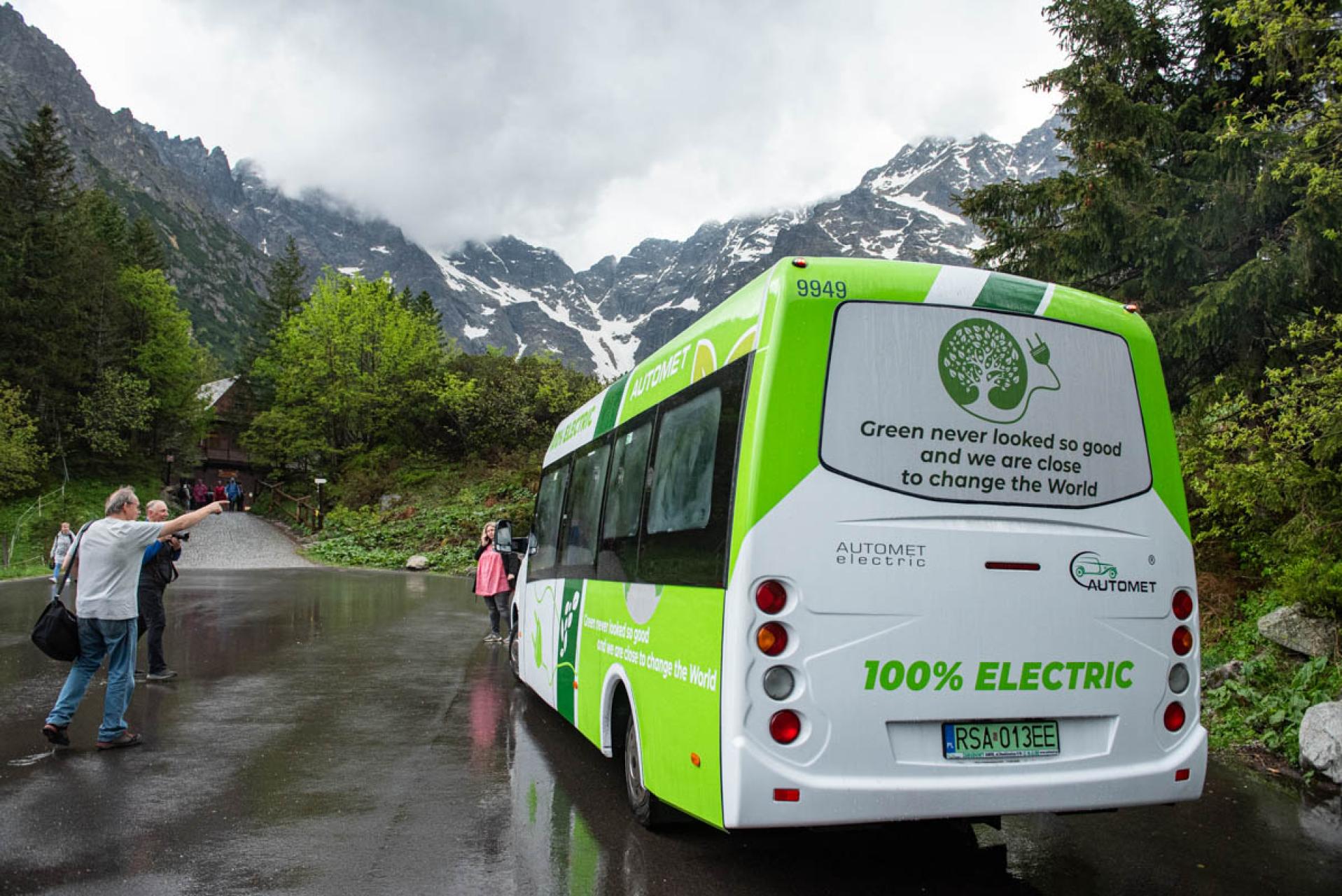 Elektryczny bus utknął przed Morskim Okiem. Trwa wyjaśnianie przyczyn