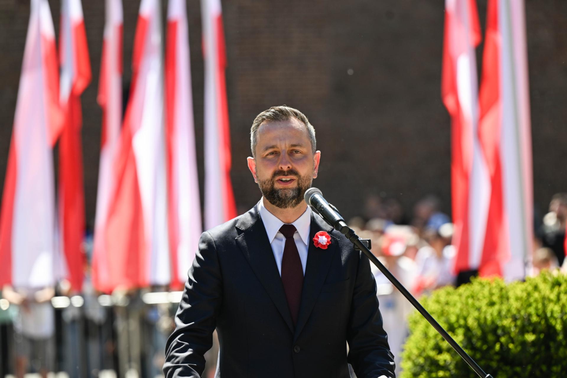 Szef MON o zmianie konstytucji: problem nie w przepisach, tylko w nas
