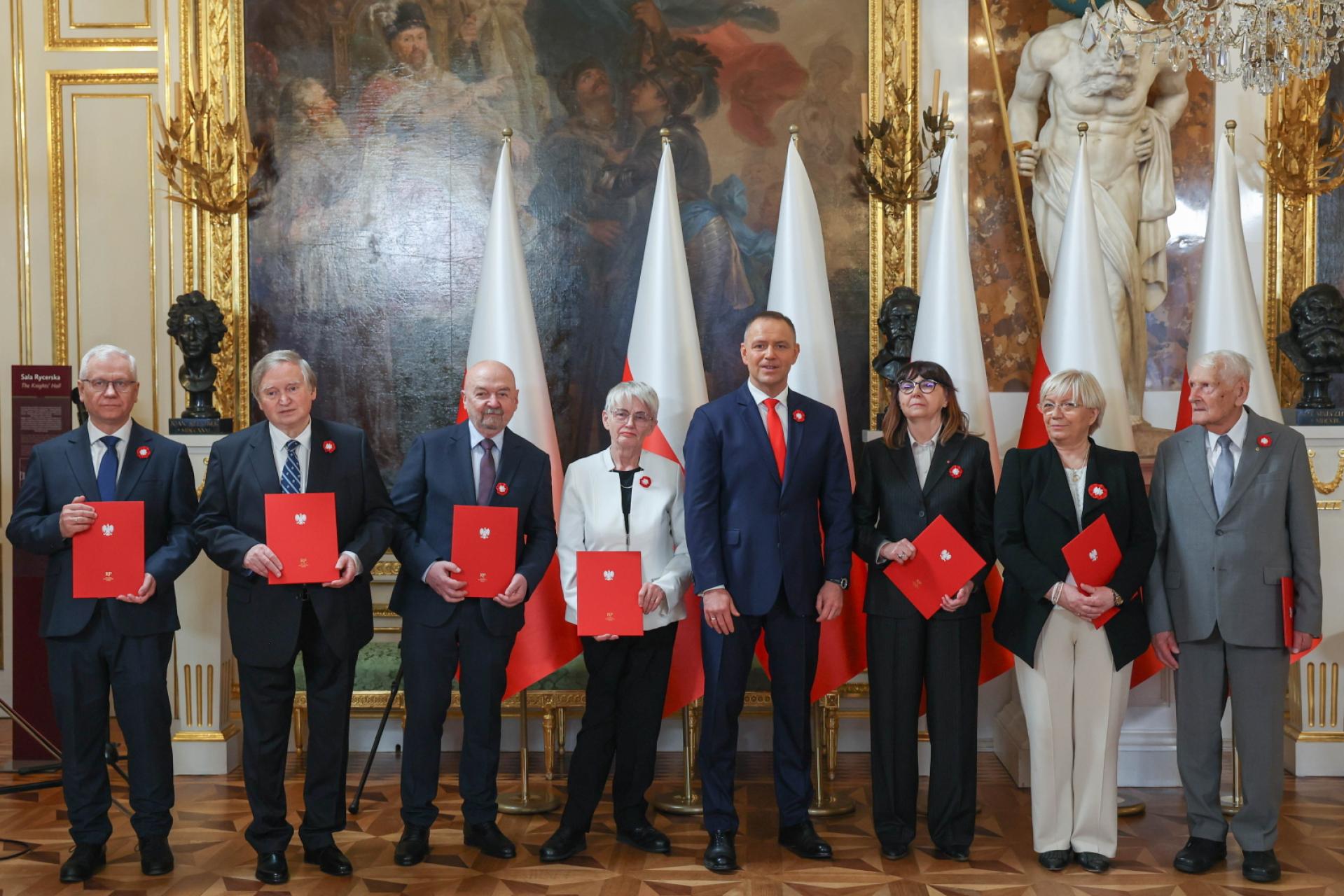 Polska na progu zmiany ustroju? Ekspert: ?Państwo jest sparaliżowane?