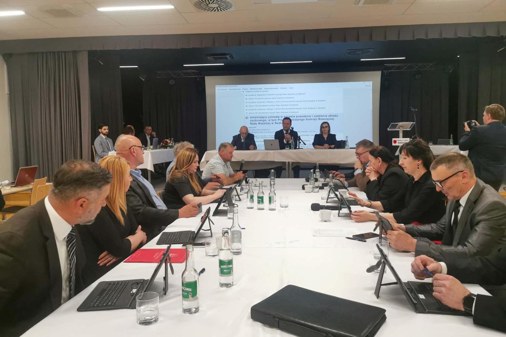 Nie odwołali go w referendum, teraz burmistrz Radłowa zyskał większość w radzie