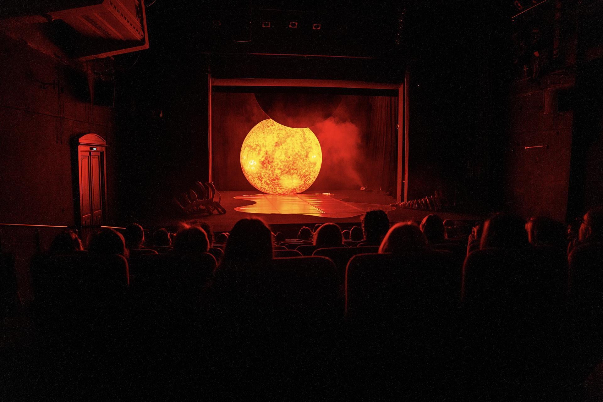 Niesamowita premiera słuchowiska... na dużej scenie Starego Teatru