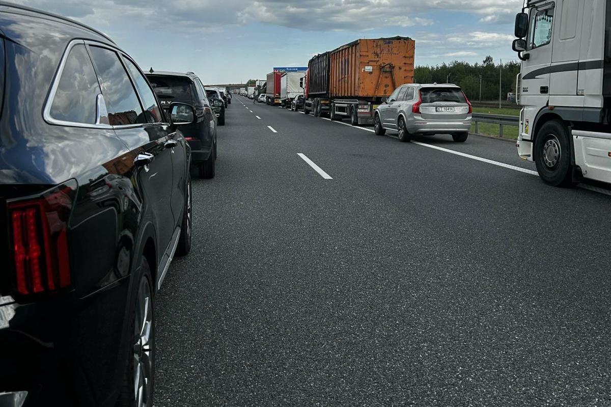 Wypadek na A4 pod Tarnowem. Osobówka zderzyła się z ciężarówką