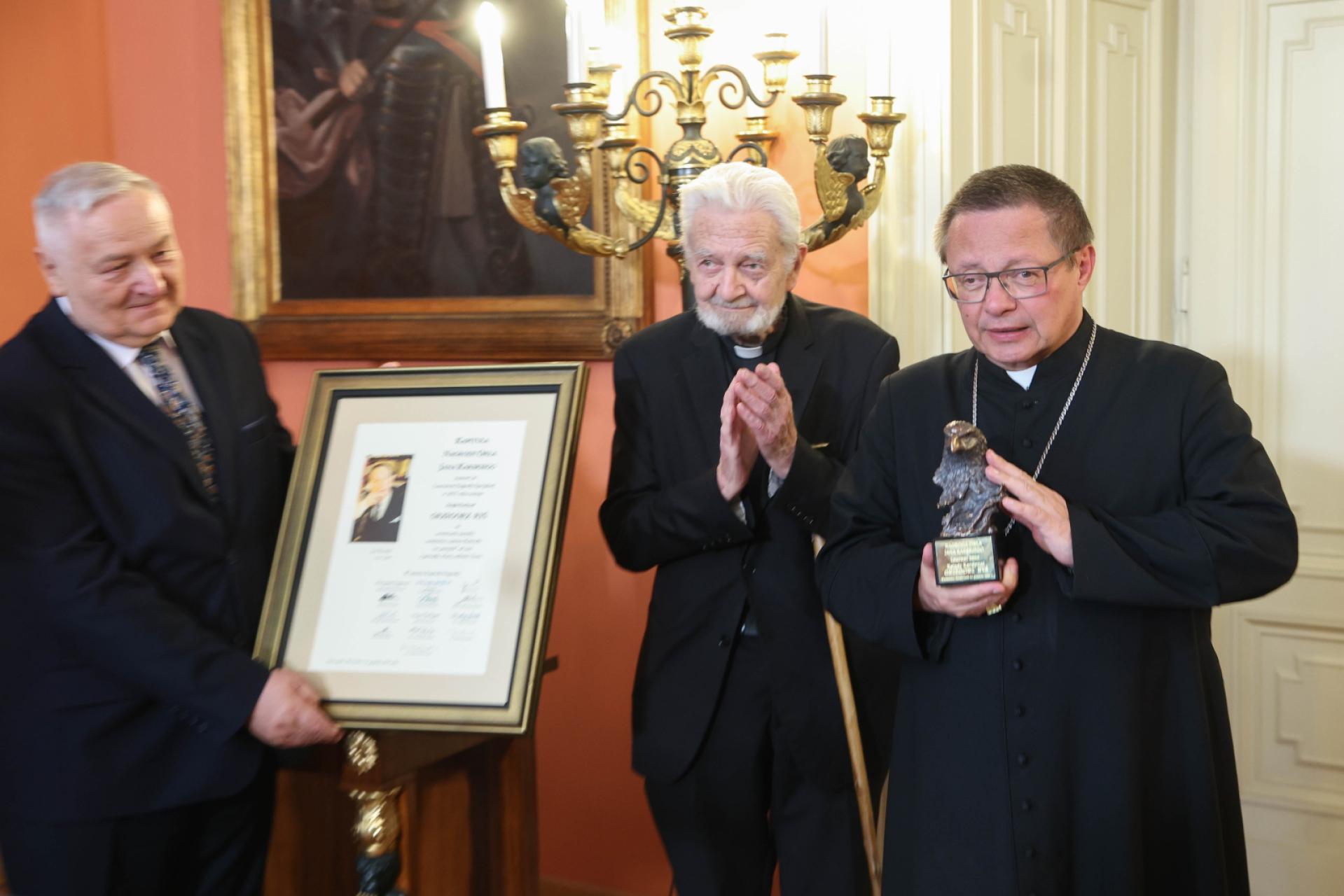 Kard. Ryś uhonorowany Nagrodą Specjalną Orła Jana Karskiego