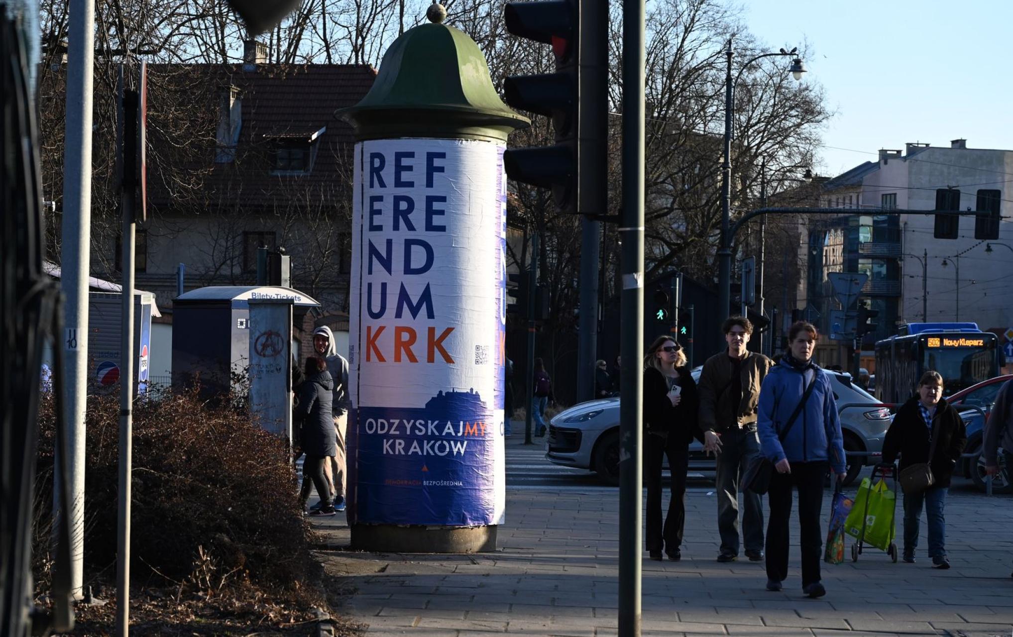 Czy każdy organ władzy można odwołać w drodze referendum i czym referendum różni się od wyborów?