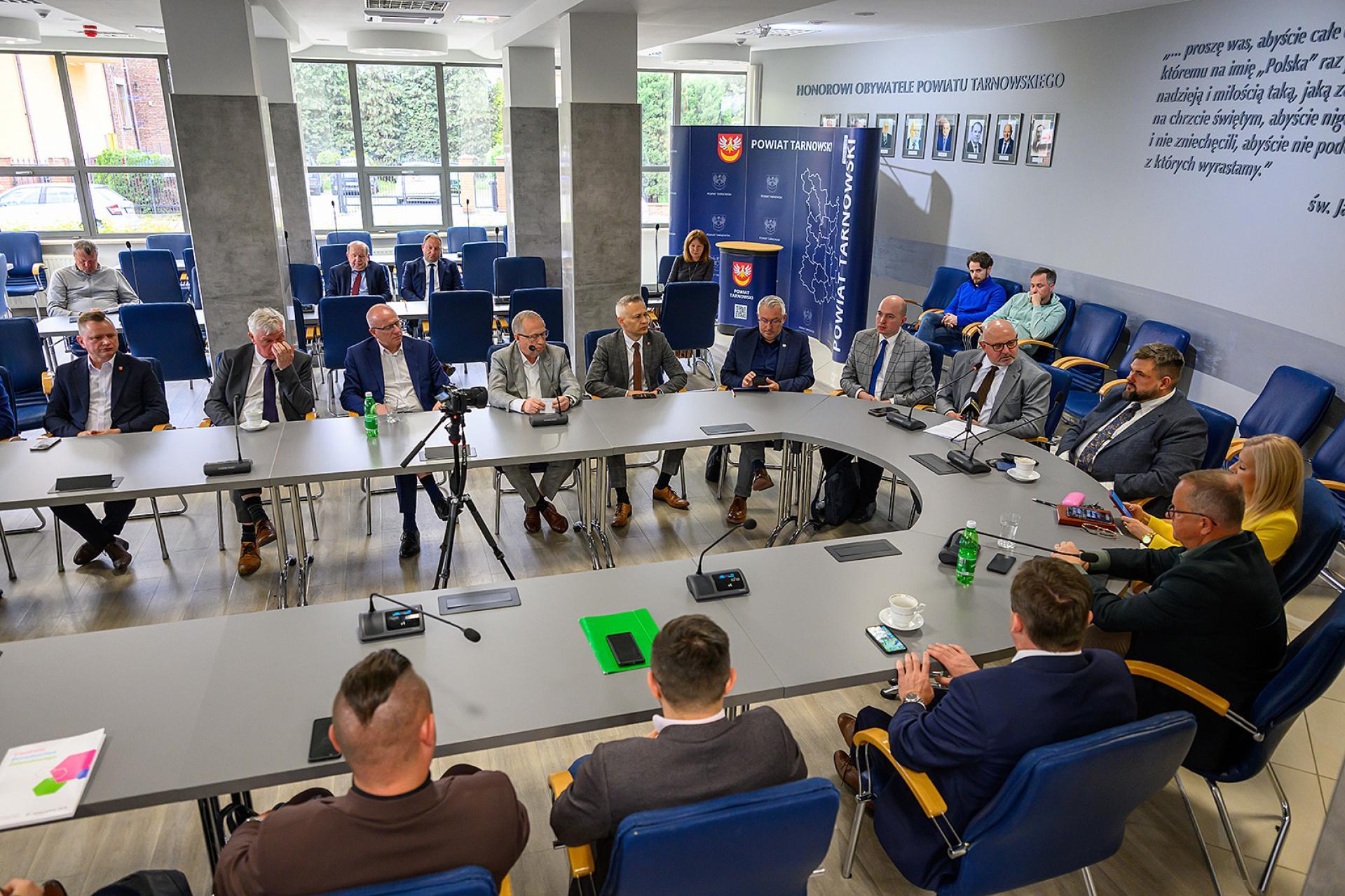 Azoty, kolej i droga do Kielc. Parlamentarny zespół ds. Małopolski z wnioskami do rządu