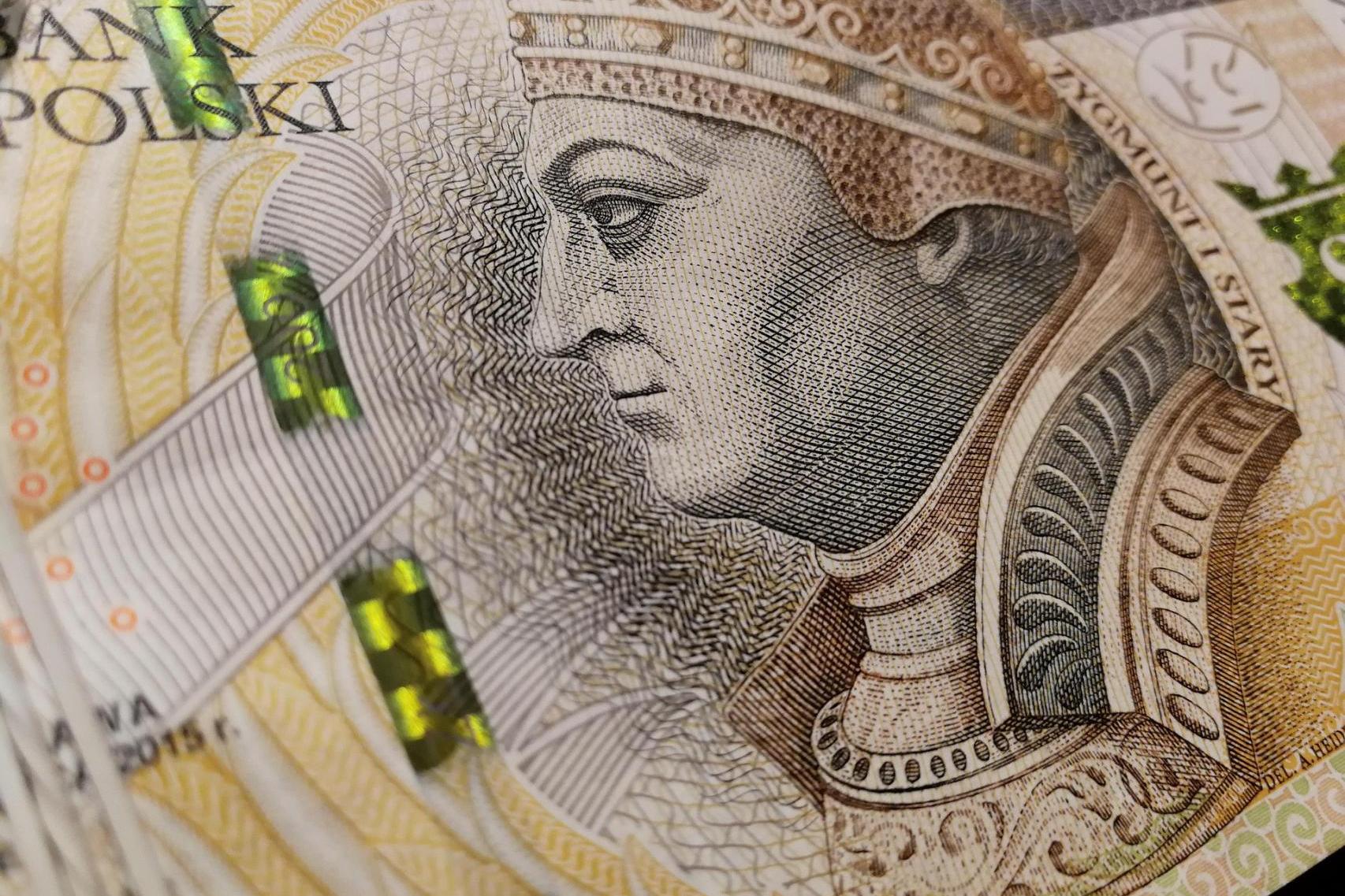Czym różnią się wpłaty na IKE i IKZE?