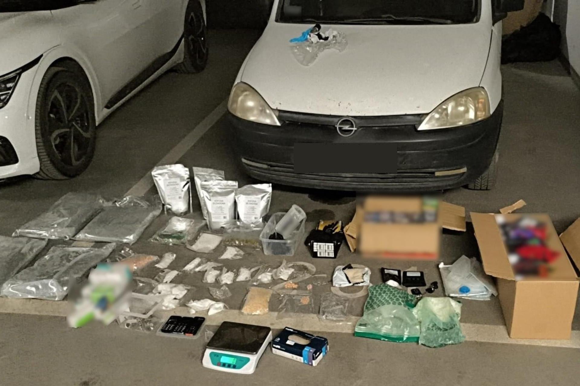 Policja przejęła prawie 50 kilogramów narkotyków w Krakowie. Dwóch mężczyzn zatrzymanych