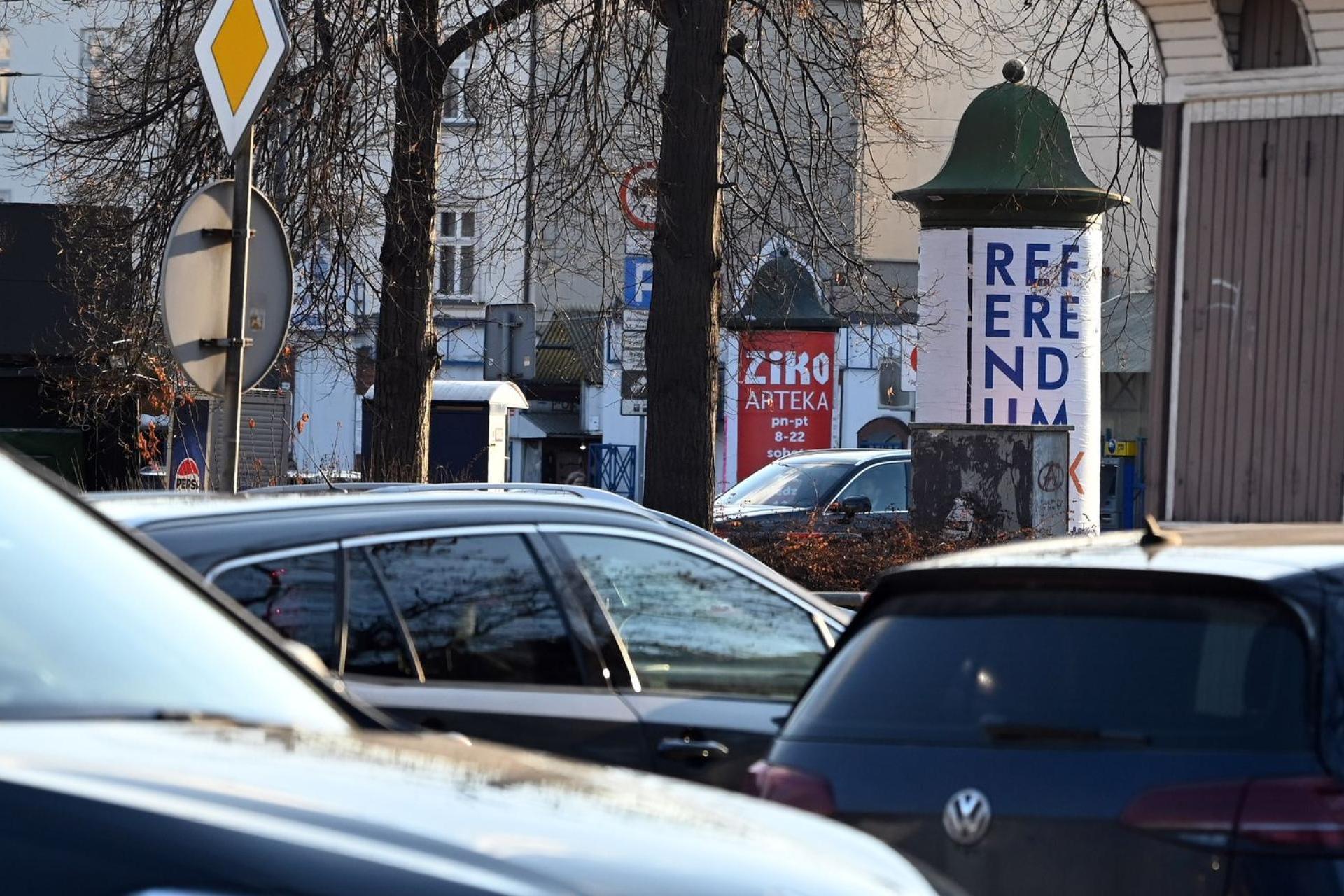 Spór o odwołaną debatę w sprawie referendum w Krakowie