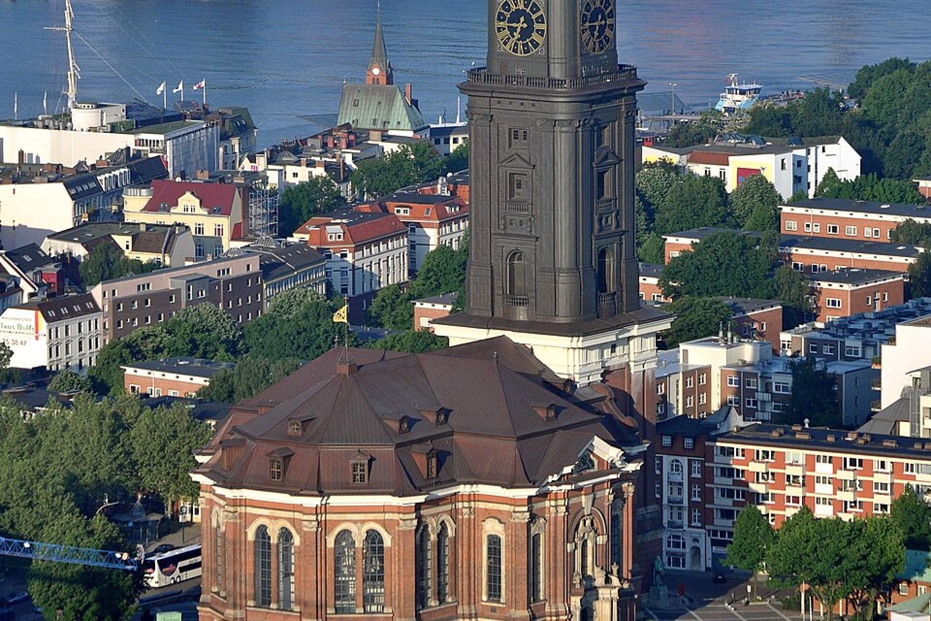 Plotki o śmierci elektrobusów były przesadzone. O co chodzi w decyzji Hamburga?