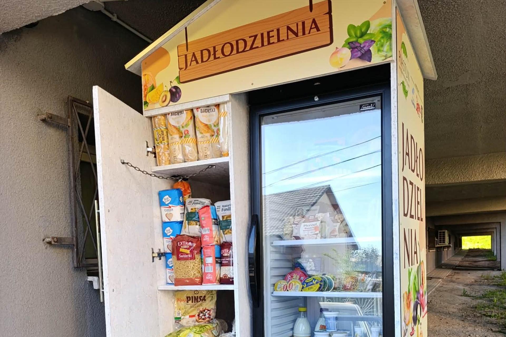 Pierwsza jadłodzielnia w Libiążu. Społeczna lodówka działa całą dobę