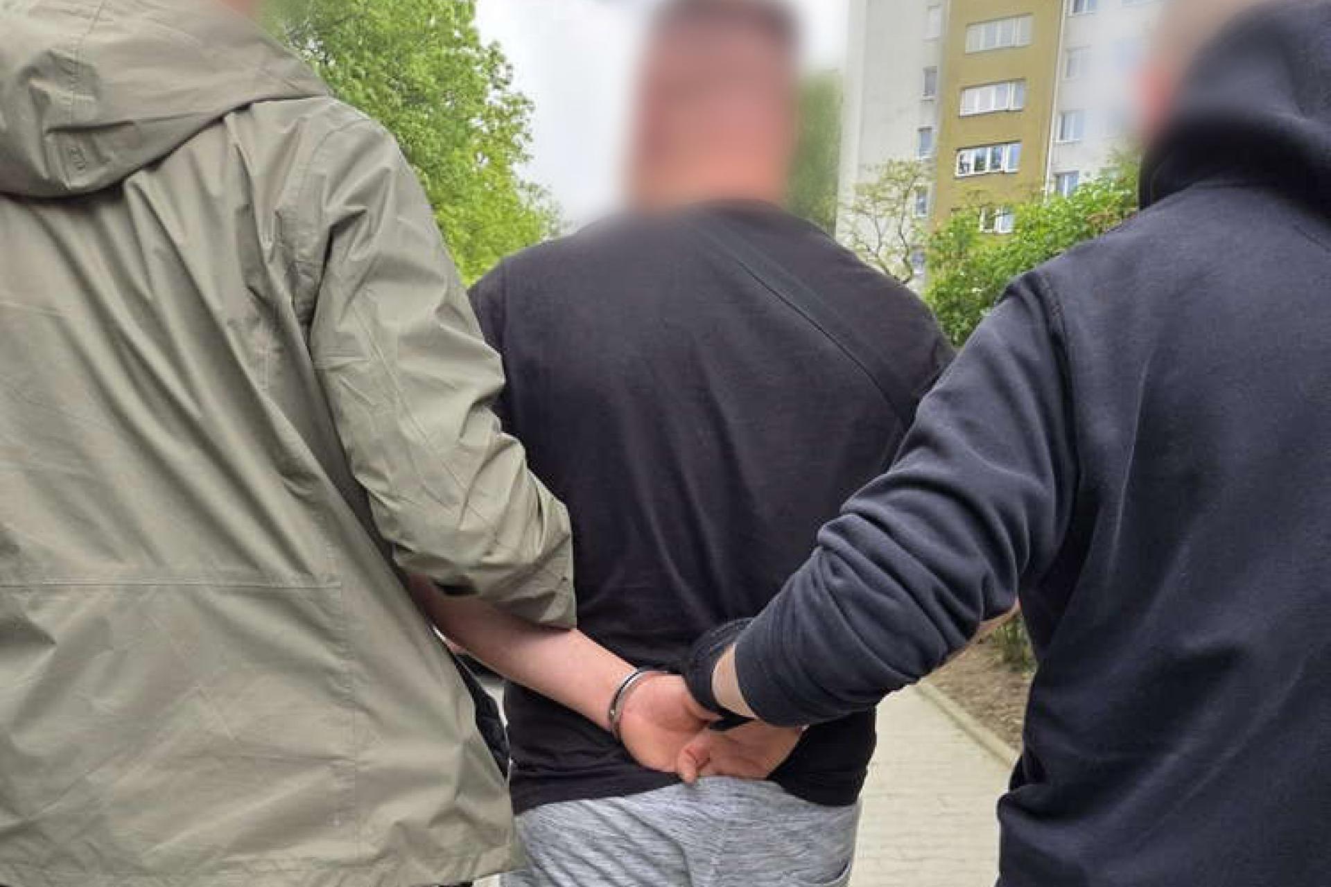 Pseudokibic zatrzymany w Krakowie. Policja zabezpieczyła 2 kg mefedronu