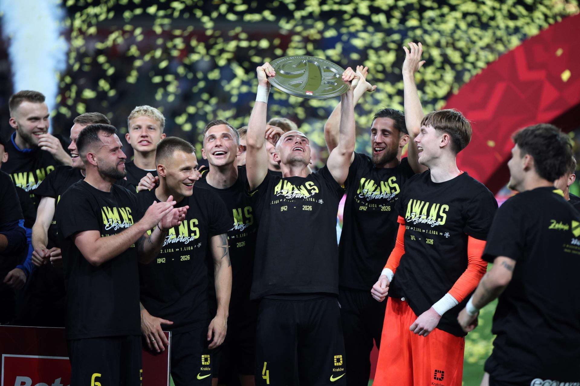 Ekstraklasa dla trzech krakowskich klubów. Triumf na boisku, wielka niewiadoma w gabinetach