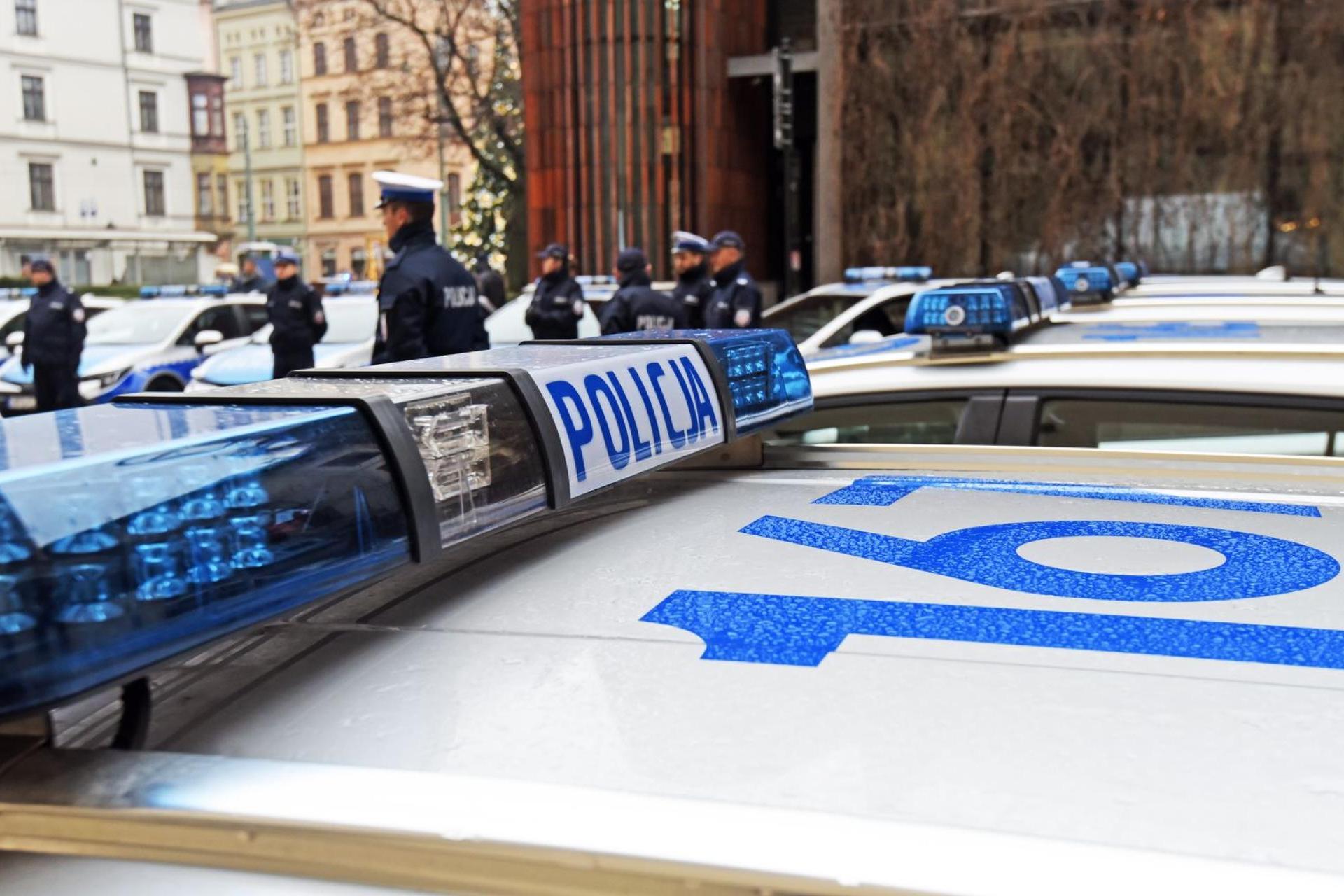 Wypadek k. Skały. Kierowca był zakleszczony w pojeździe