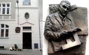 Tablica upamiętniająca na kamienicy w Olsztynie przy ul. Wyzwolenia 9, gdzie mieszkał w latach 1946-1964. (fot. Archiwum Andrzeja Cieślaka)