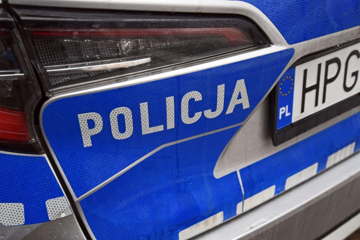 Wypadek na przejeździe kolejowym w Bulowicach. Kierowca ranny
