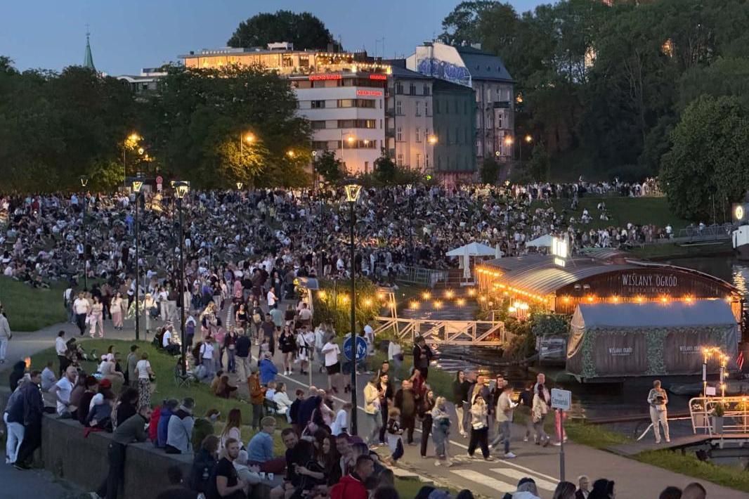 15 smoków i 150 artystów nad Wisłą. Jubileuszowe widowisko w Krakowie przyciągnęło tłumy