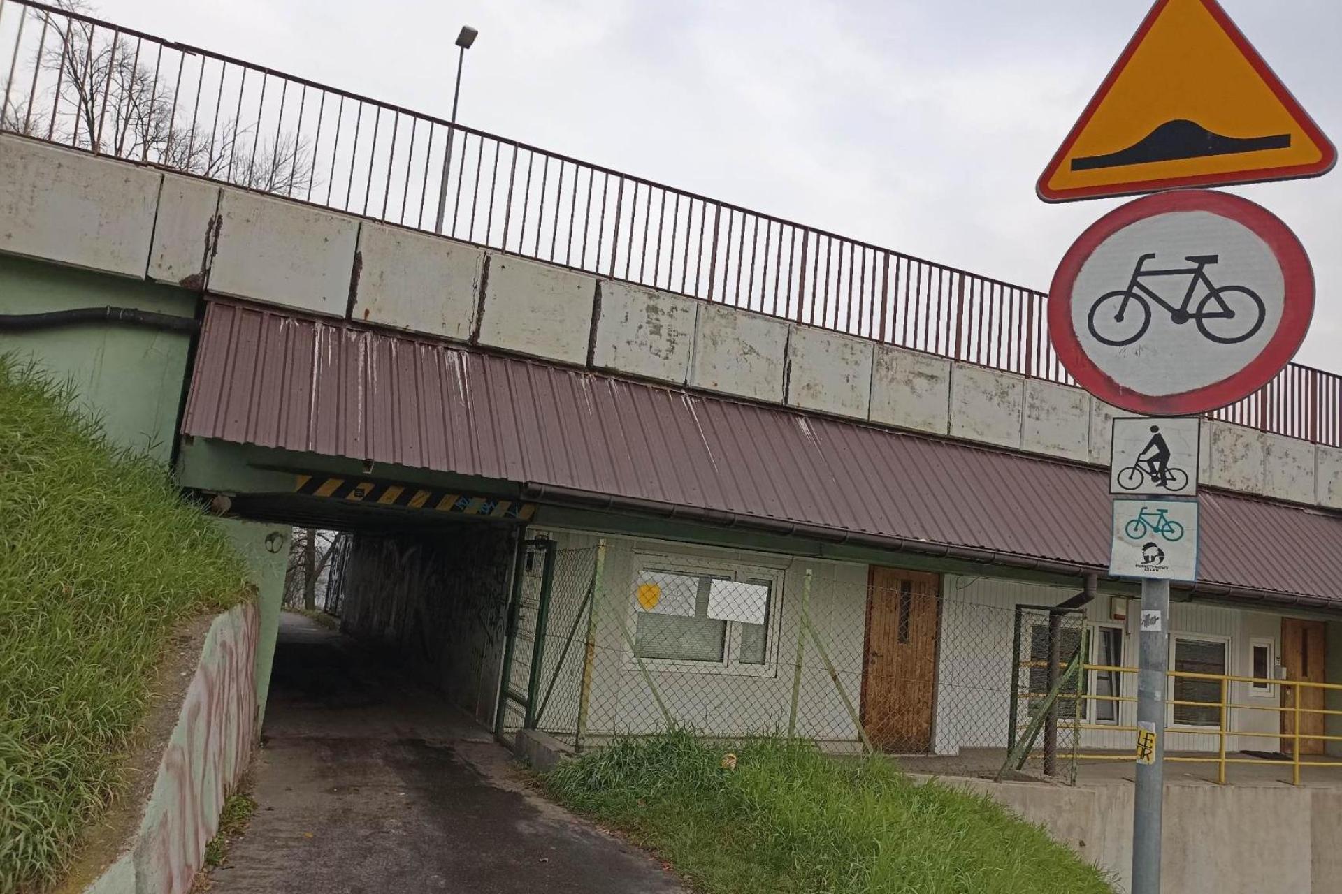 Była rowerowa droga przez mękę, będzie tunel. Miasto rozwiąże problem przejścia przy stopniu wodnym "Dąbie"