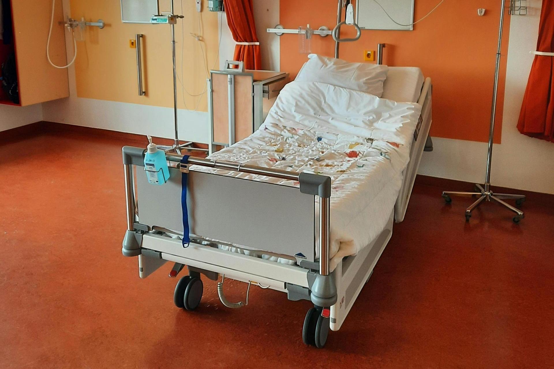 Przez lata stał pusty. Dawny szpital koło Zakliczyna wraca do życia