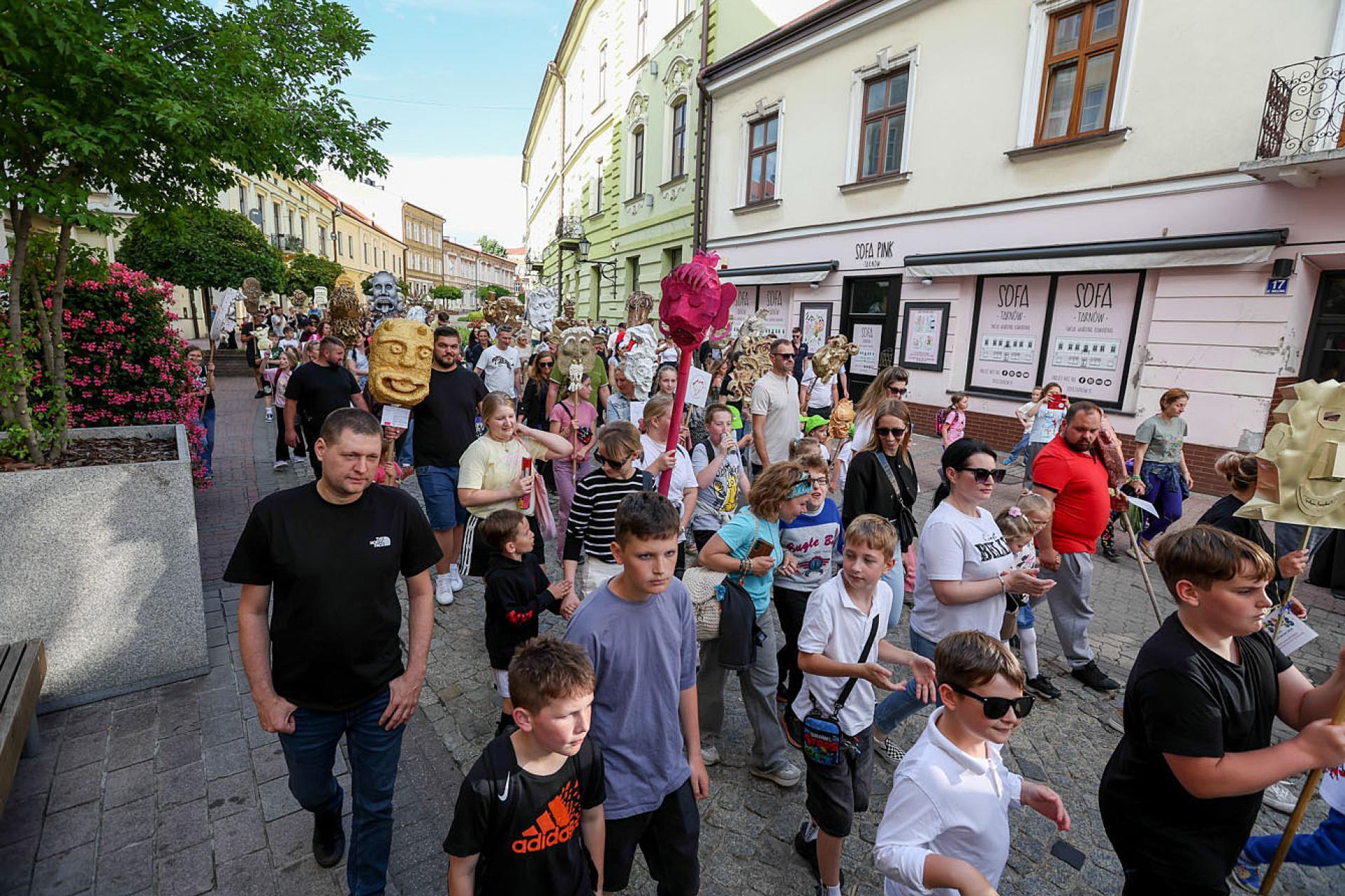Głośno, kolorowo i z pomysłem. Parada Maszkaronów przyciągnęła Tarnowian i turystów