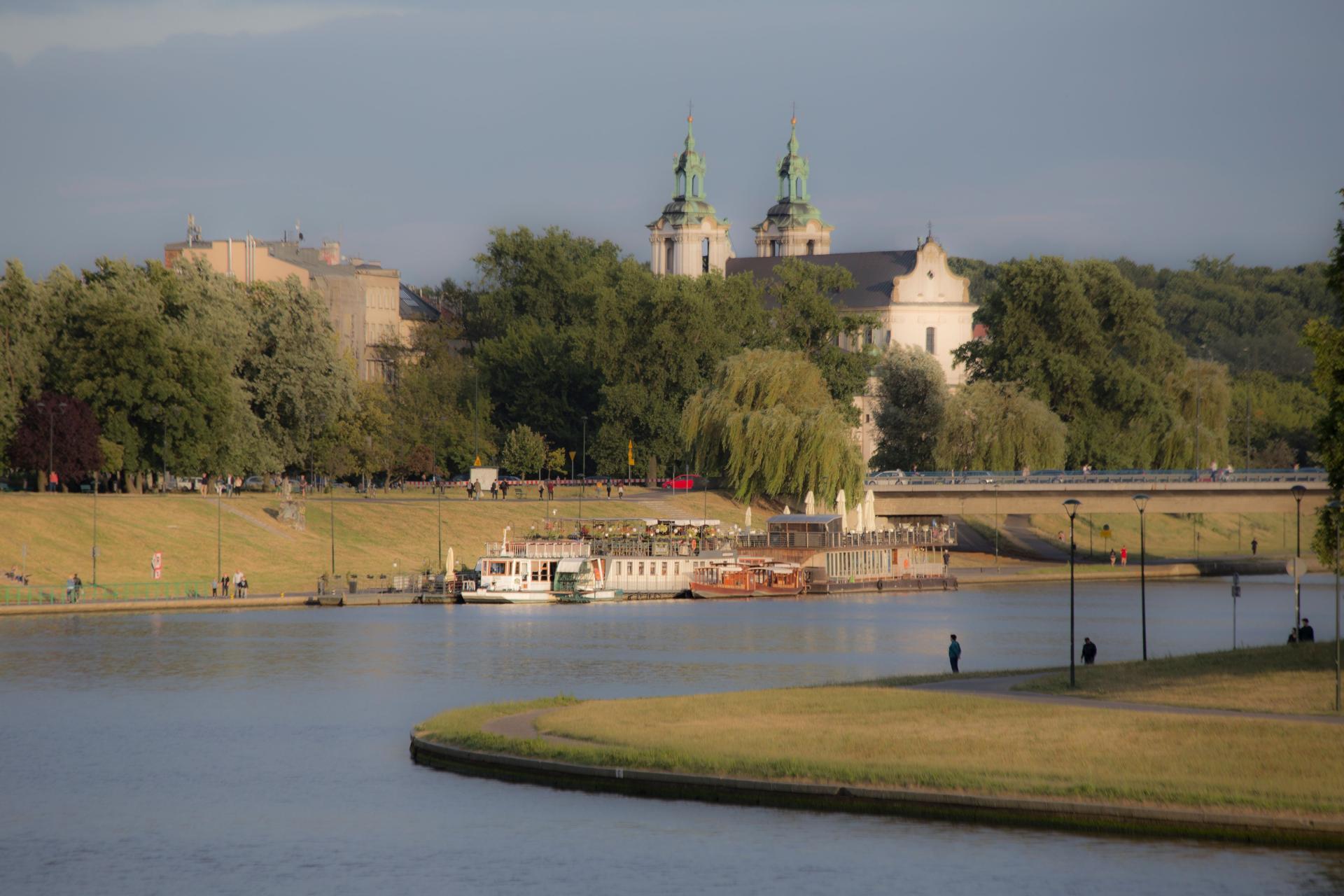 Wakacje w mieście bez nudy. Tańce pod chmurką i muzyka