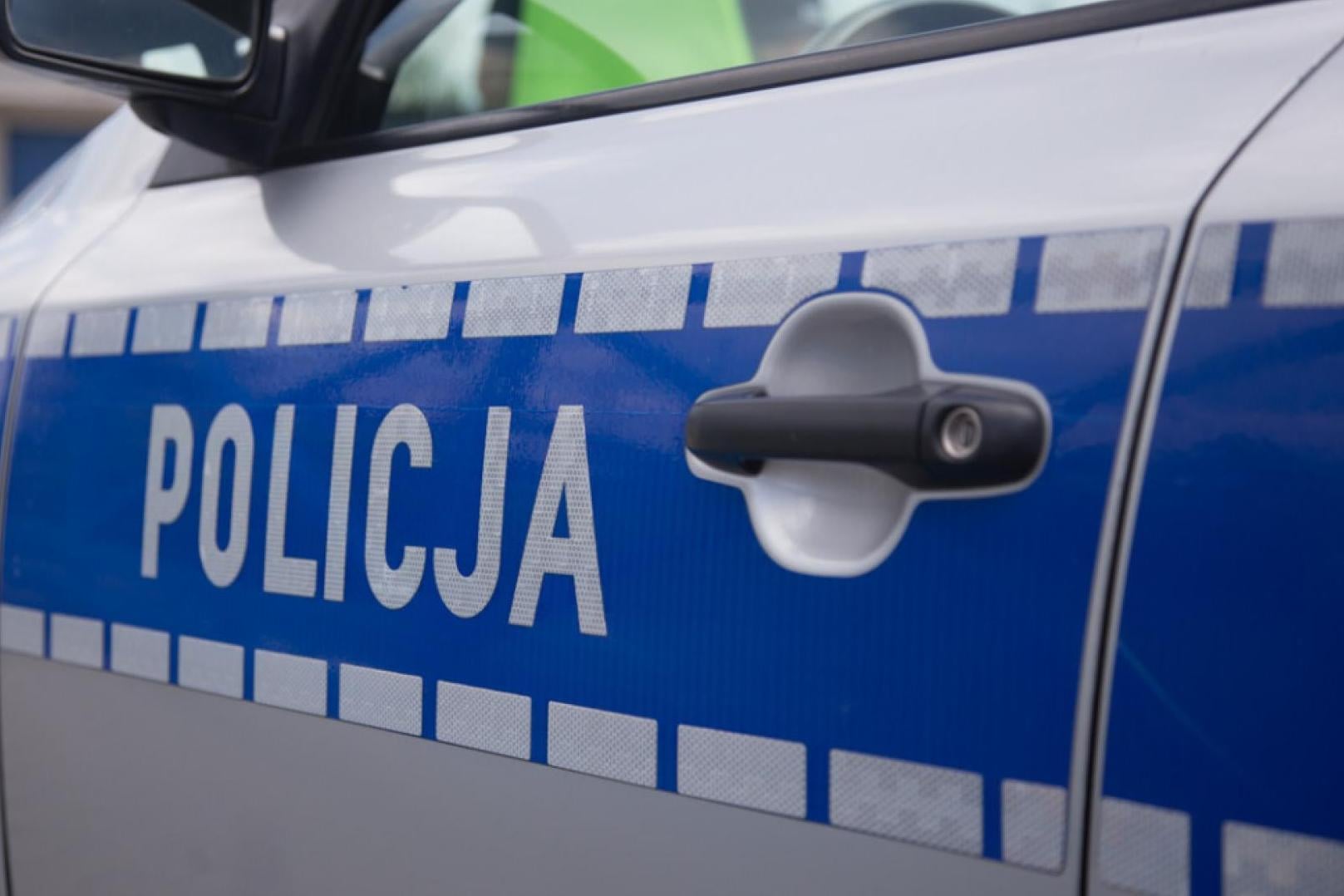 Zderzenie auta z motocyklem na DW 980. Jedna osoba ranna