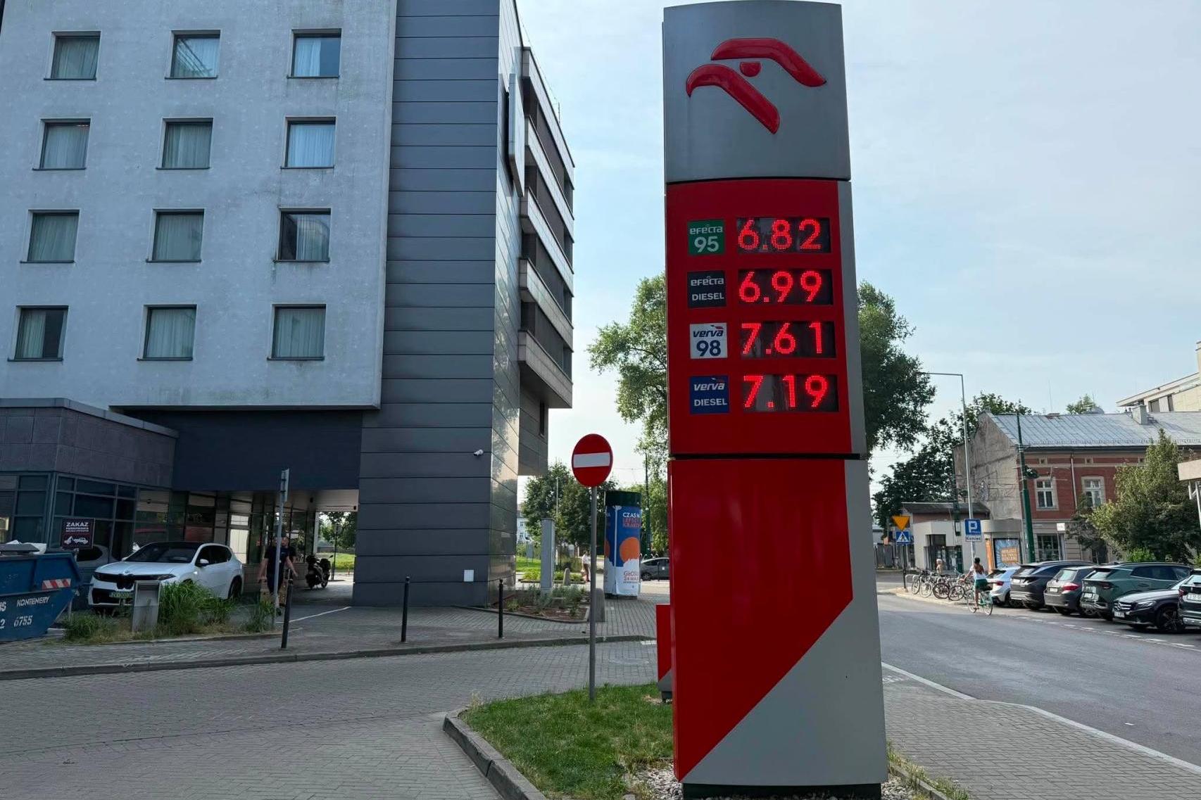 Koniec niższego VAT-u na paliwa. Kierowcy zaskoczeni podwyżkami cen