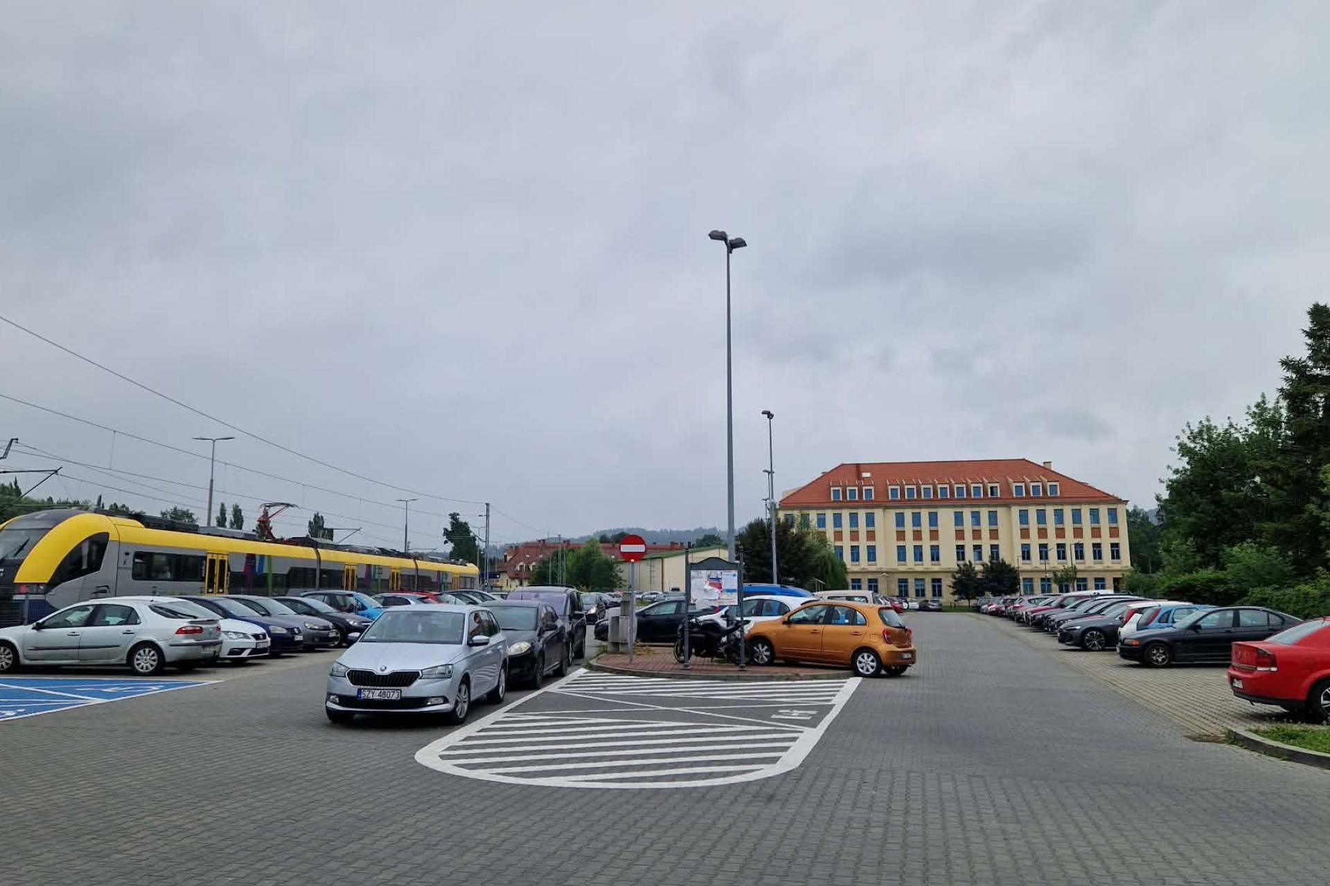 Jedno miejsce za 320 tysięcy złotych? Opozycja krytykuje planowaną rozbudowę parkingu P+R w Wieliczce