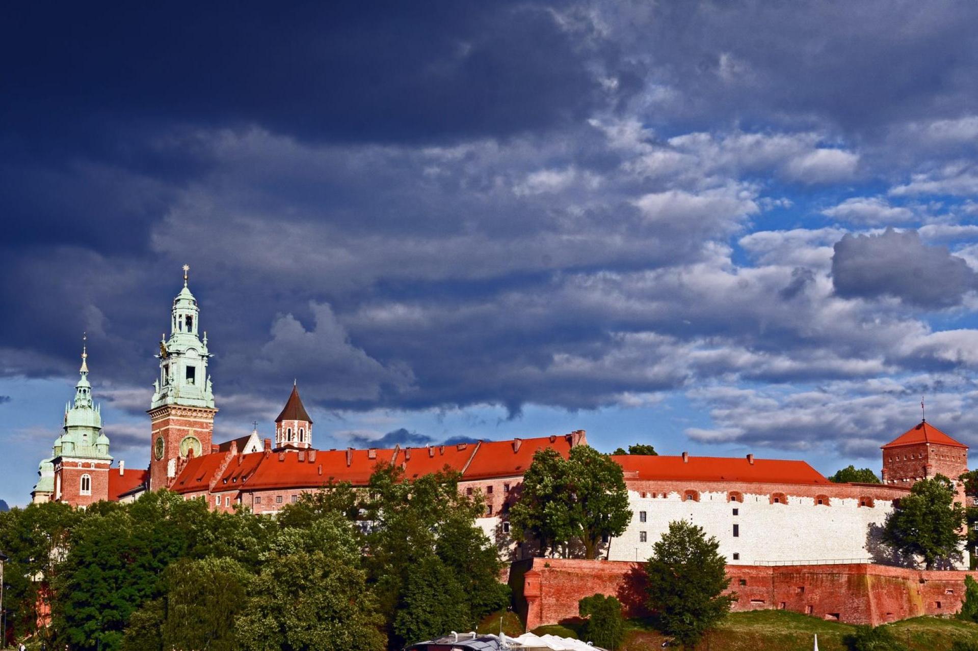 Pozwy, sondaże i polityczne starcia. Tak zaczyna się walka o Kraków