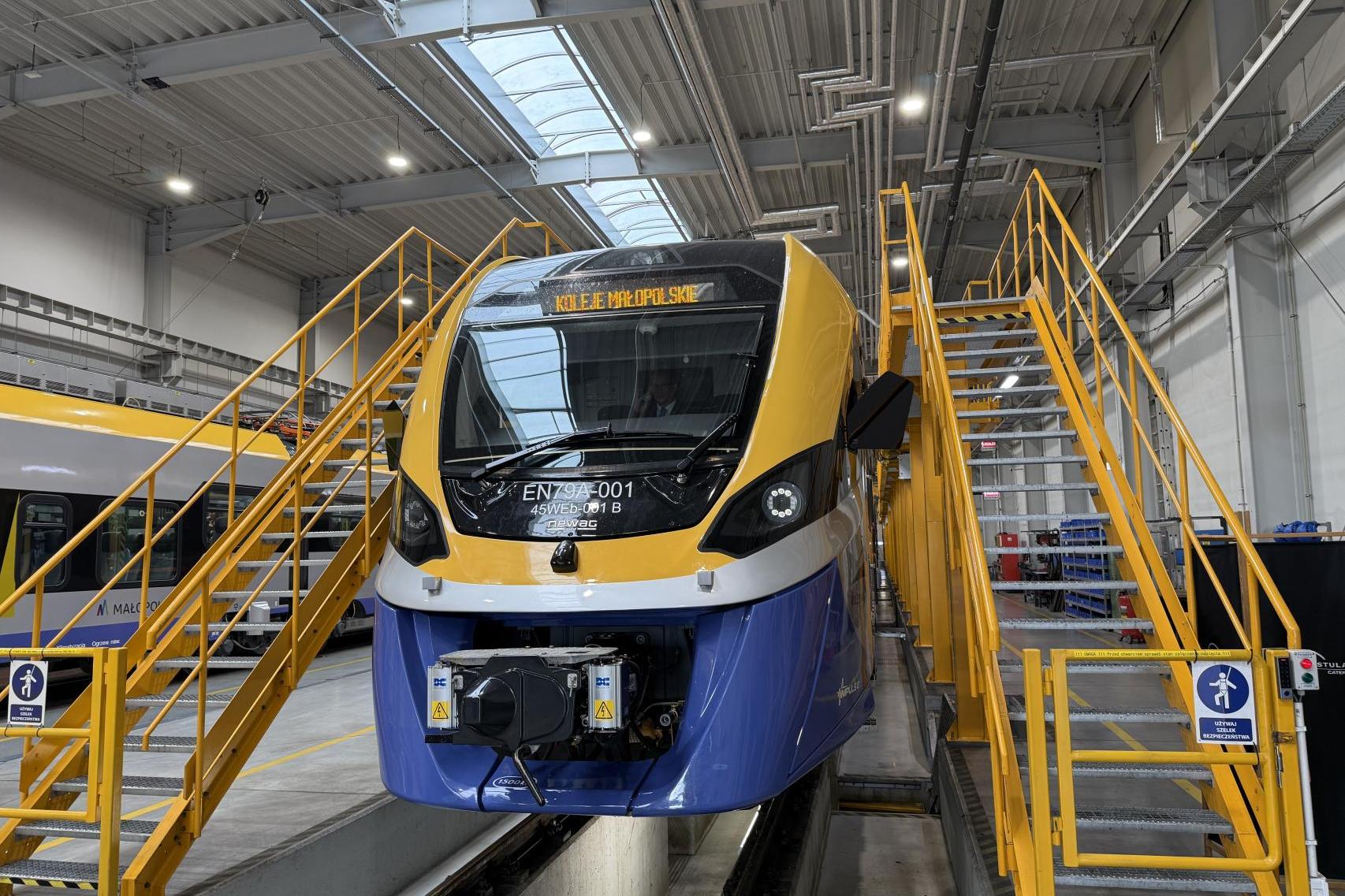 Do Krakowa dojechały dwa najnowsze pociągi z Newagu. Zasilą flotę Kolei Małopolskich