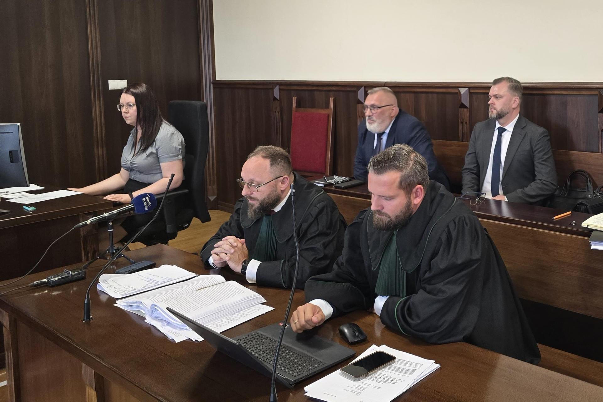 Ruszył proces byłych prezesów Zakładów Mechanicznych w Tarnowie. Oskarżeni póki co nie złożyli wyjaśnień