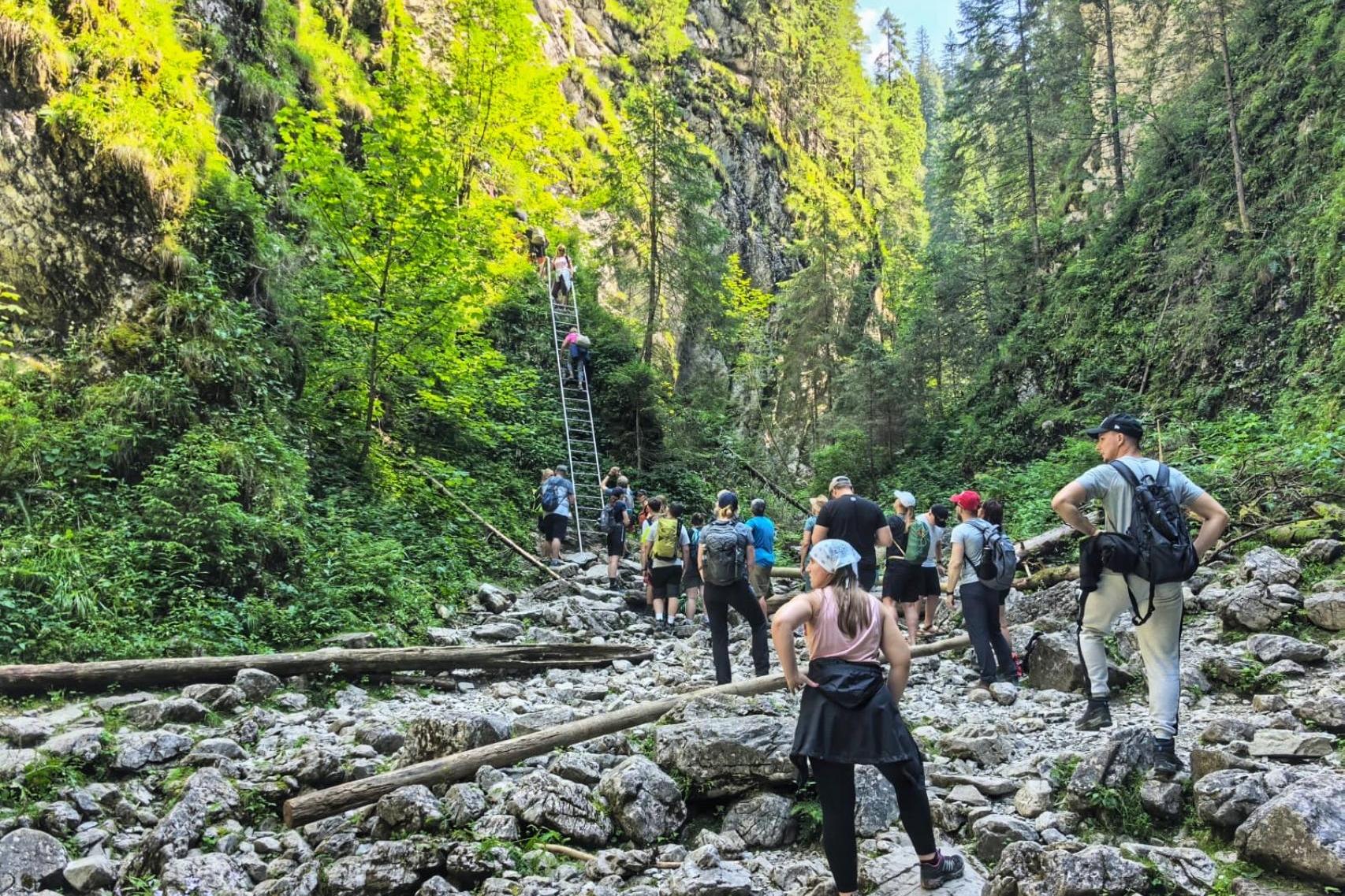 Słoneczna niedziela w Dolinie Kościeliskiej