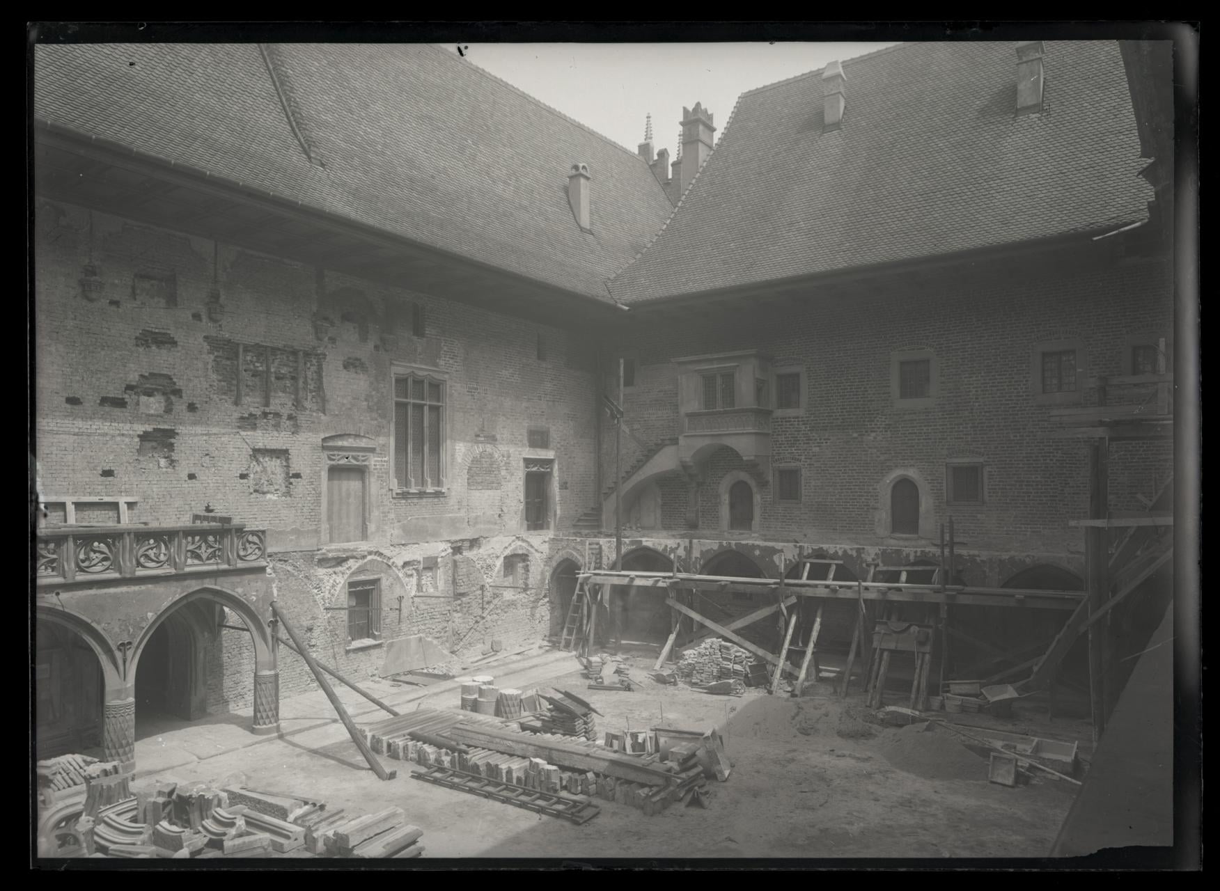 Historyczny remont i wielka awantura. Tajemnice Collegium Maius UJ