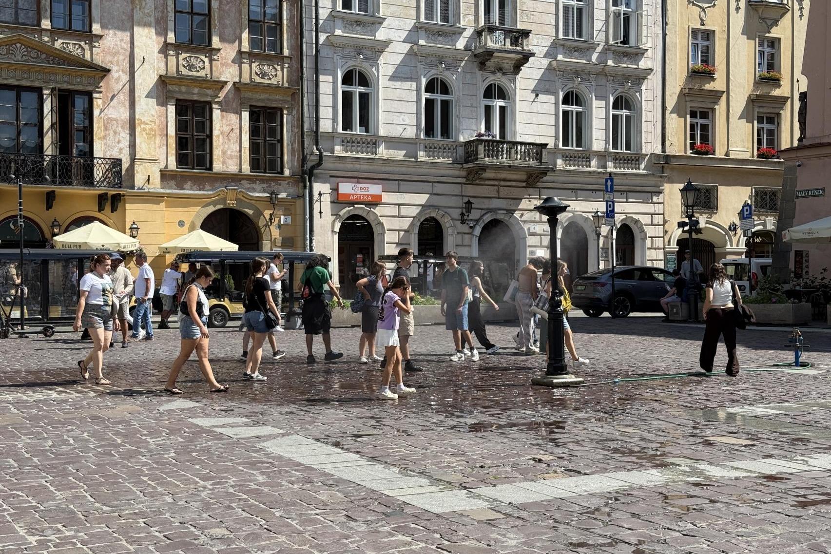 Upalna sobota w Małopolsce, wieczorem zagrzmi i będzie padać