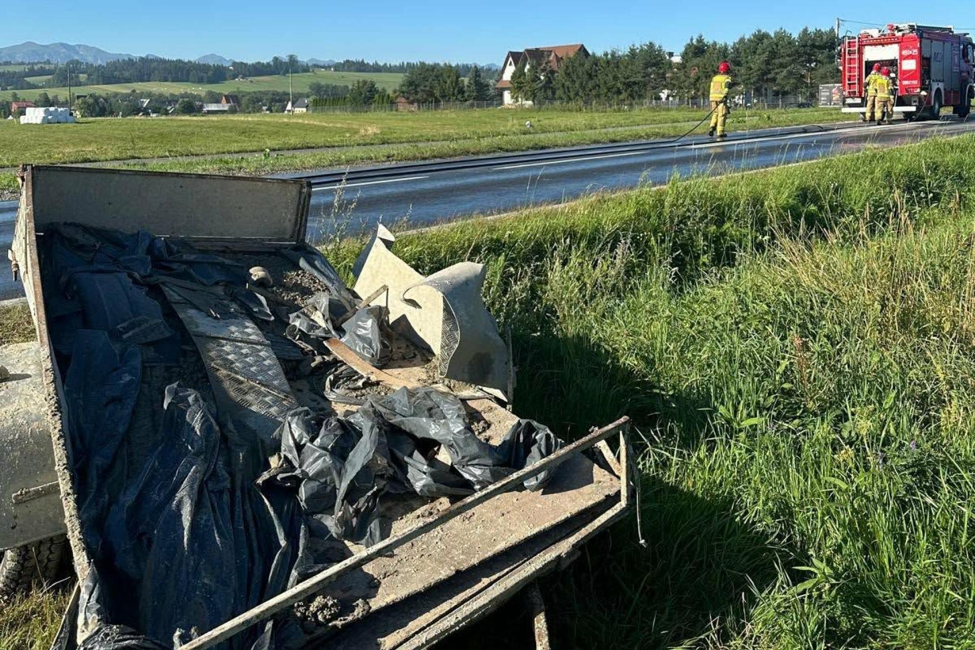 Wypadek w Rogoźniku na DW 957. Auto zderzyło się z traktorem
