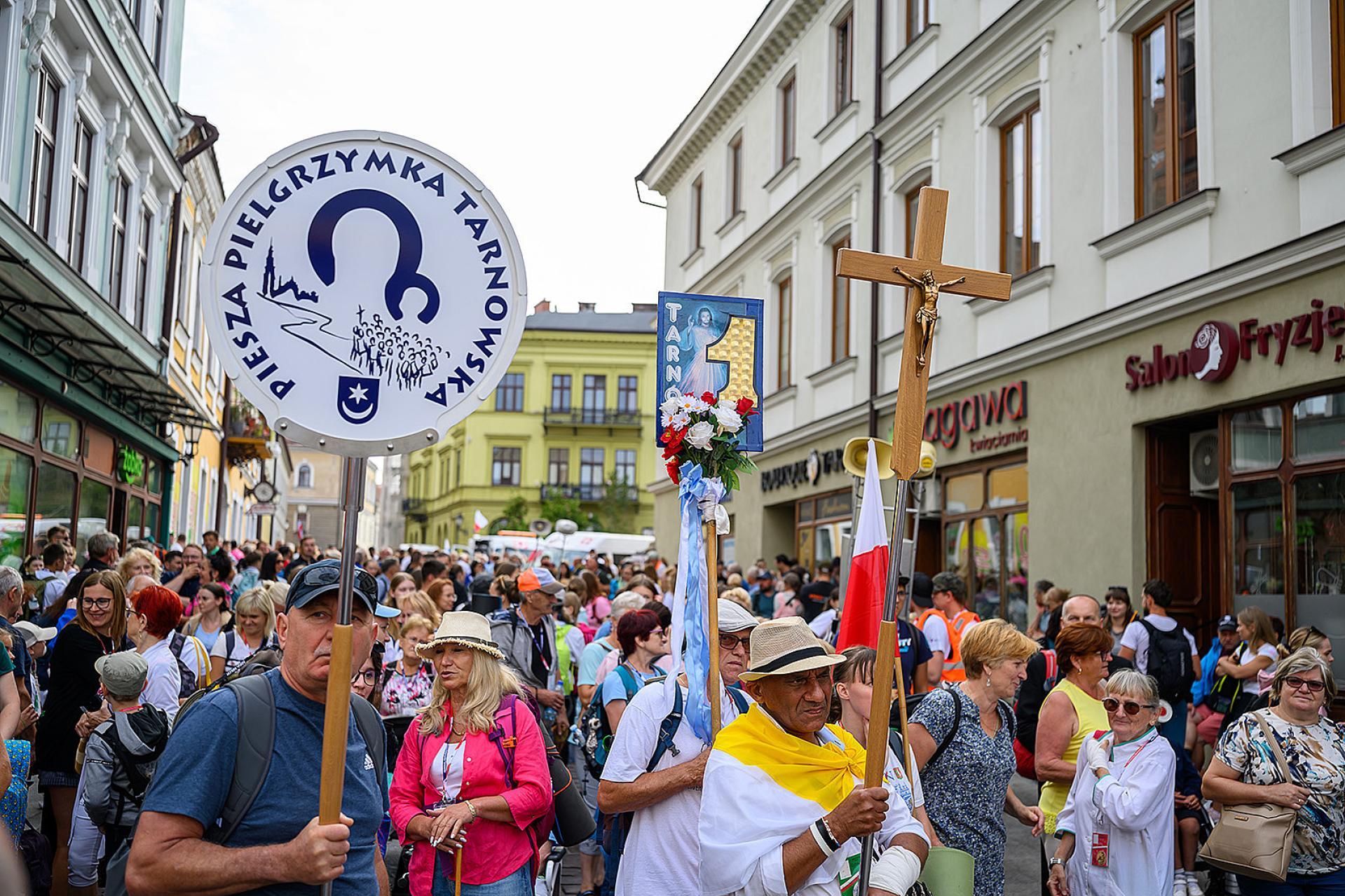 5 tysięcy pielgrzymów ruszyło z Tarnowa na Jasną Górę. Przed nimi ponad 200 kilometrów