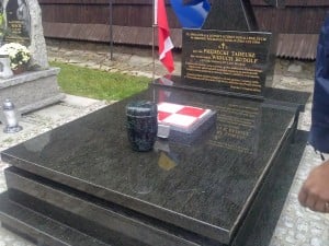 Odnowiony nagrobek załogi 
