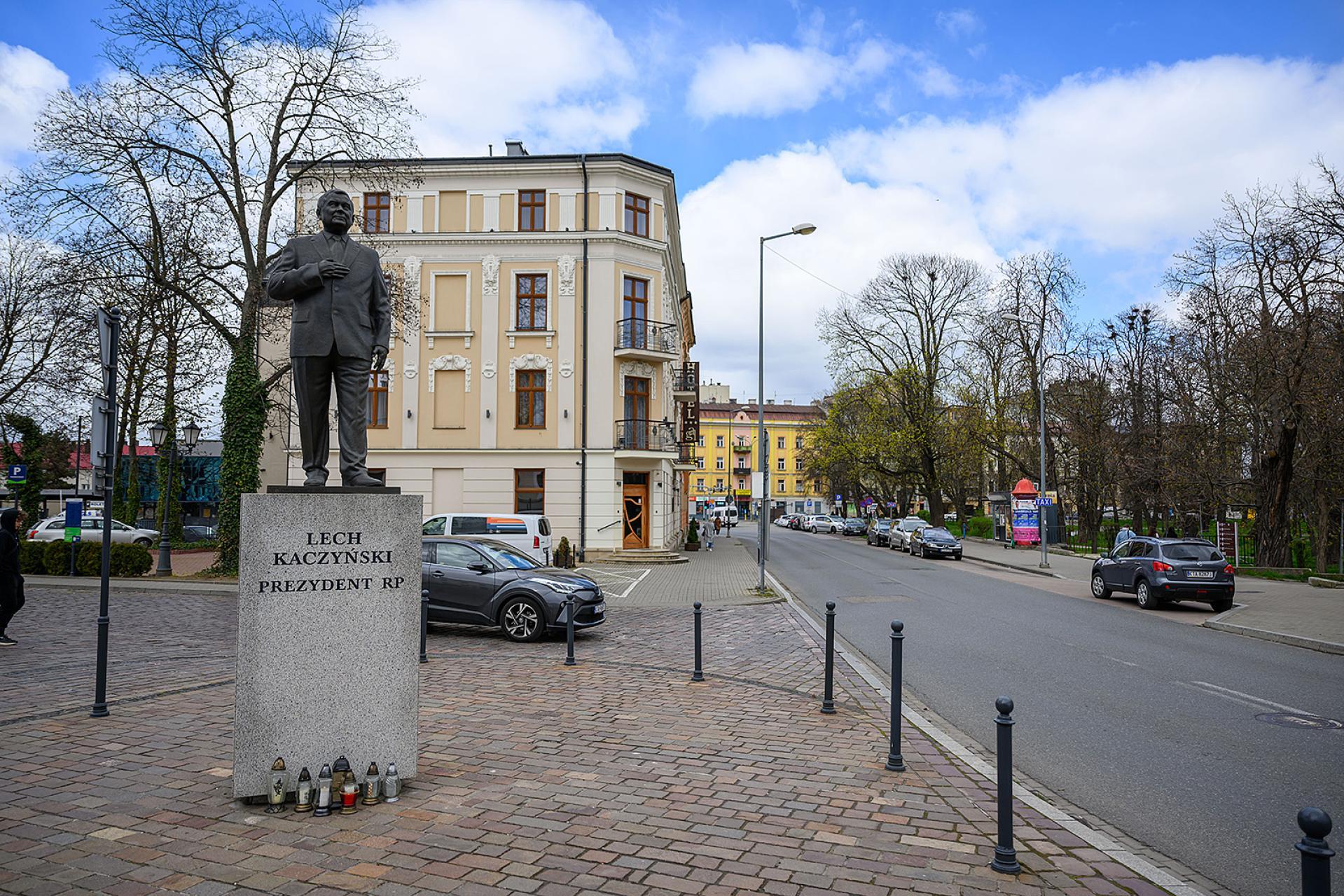 Wraca spór o pomnik Lecha Kaczyńskiego przed tarnowskim dworcem. ?Wniosek dotyczy wyłącznie legalności?