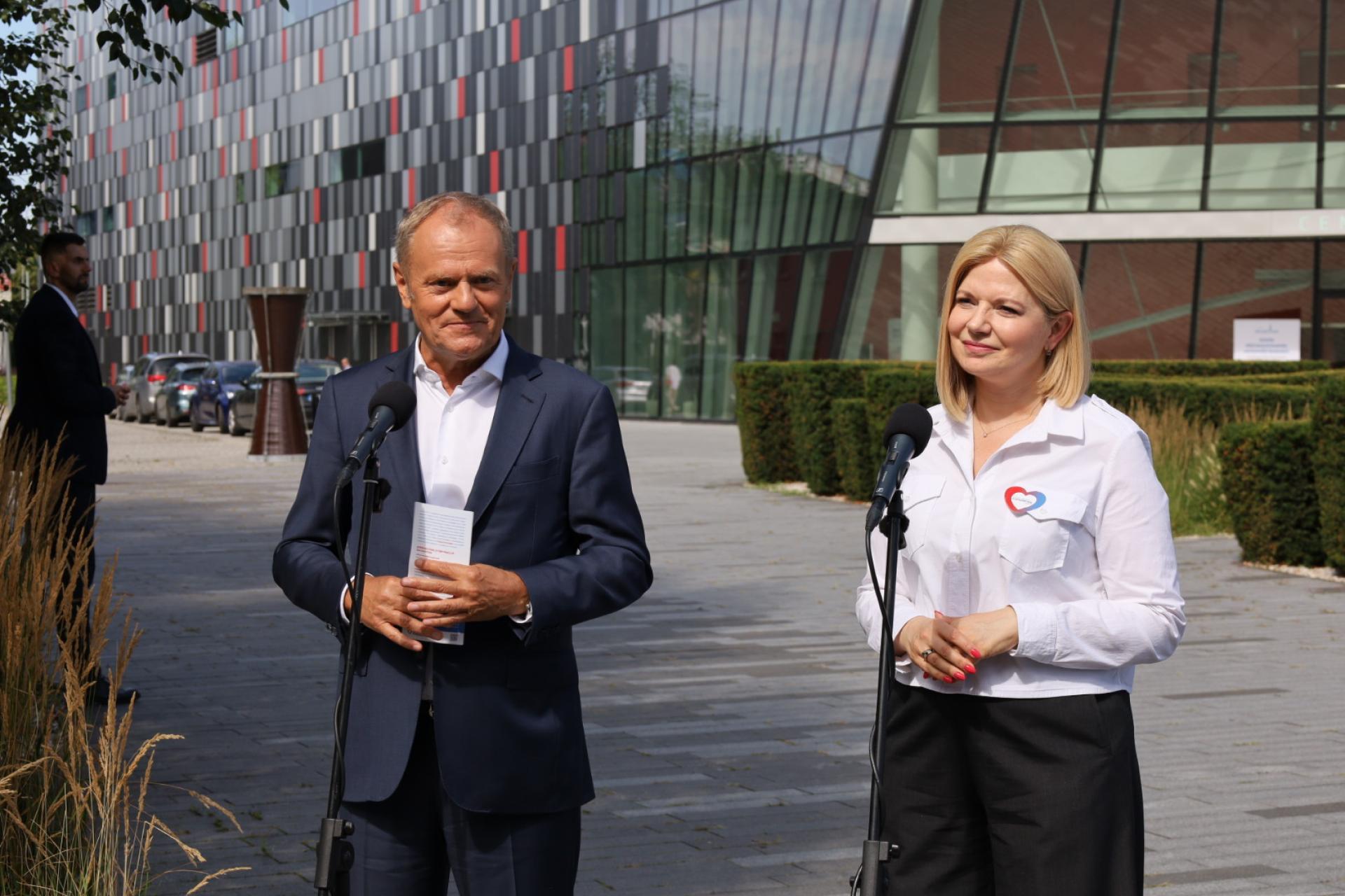 Premier Donald Tusk obiecał pieniądze na metro w Krakowie i wsparł Monikę Piątkowską