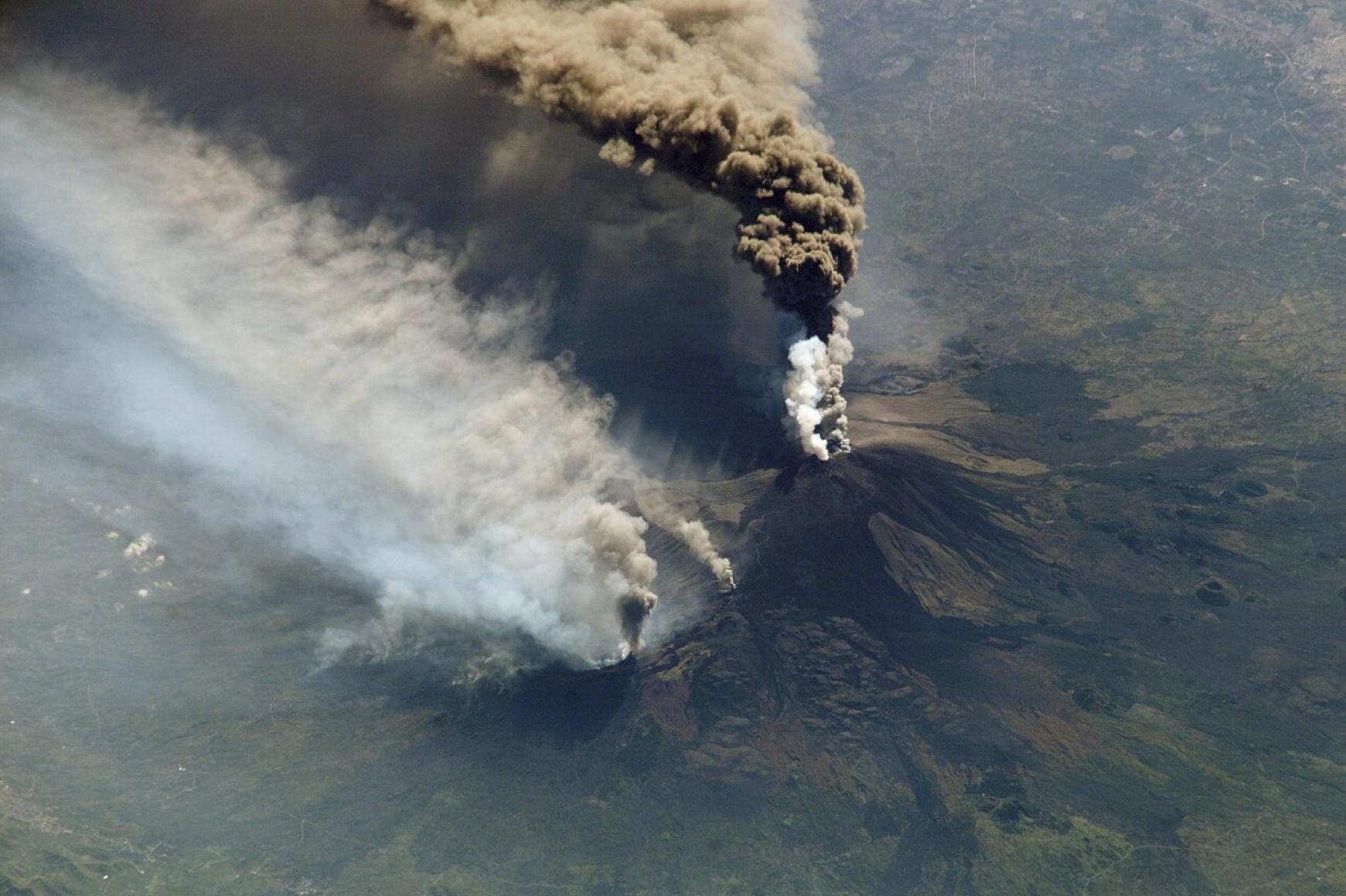 Etna zdmuchnęła unijną politykę klimatyczną? Liczby mówią co innego