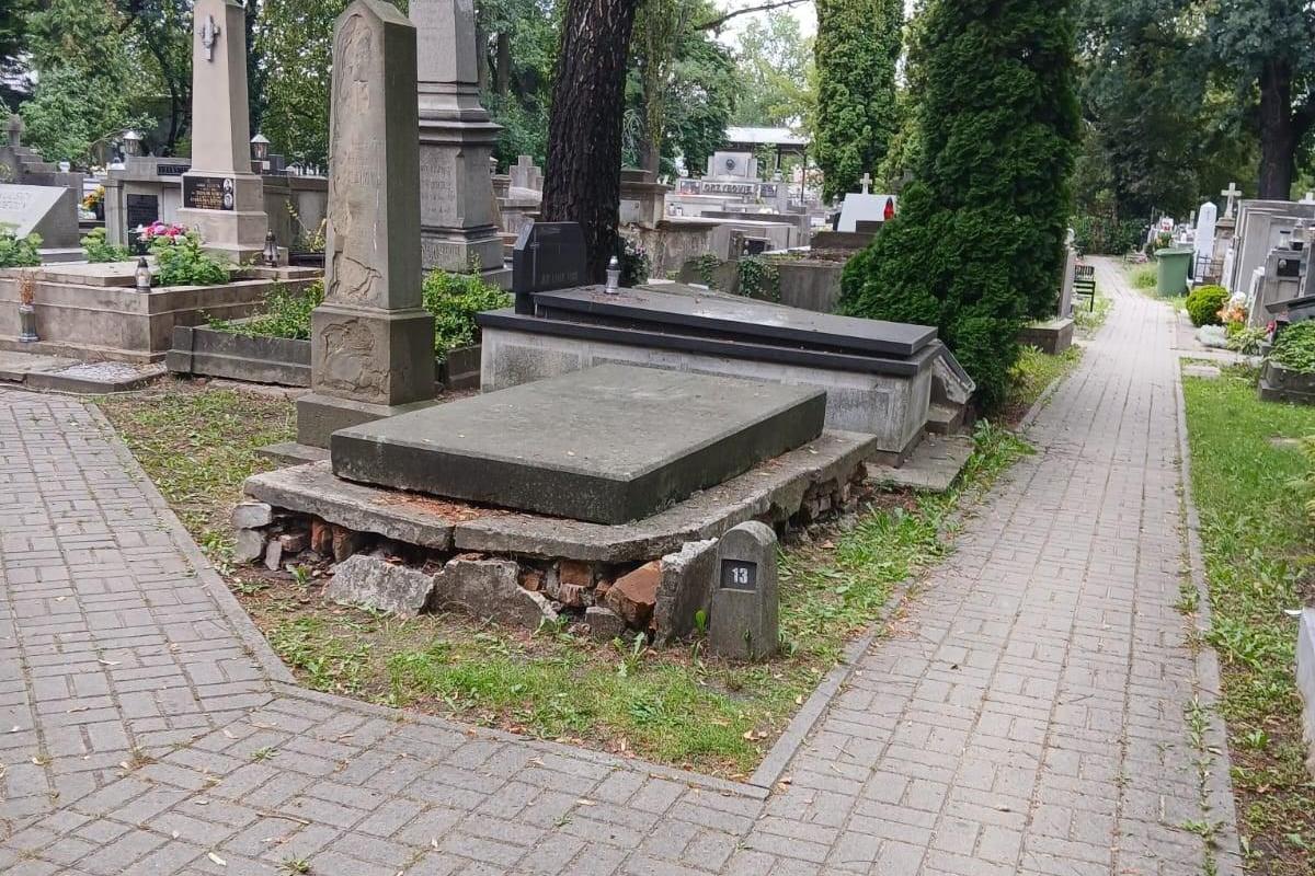 Niezwykłe odkrycie na Starym Cmentarzu w Tarnowie. Odnaleziono grób hrabiego Zamoyskiego