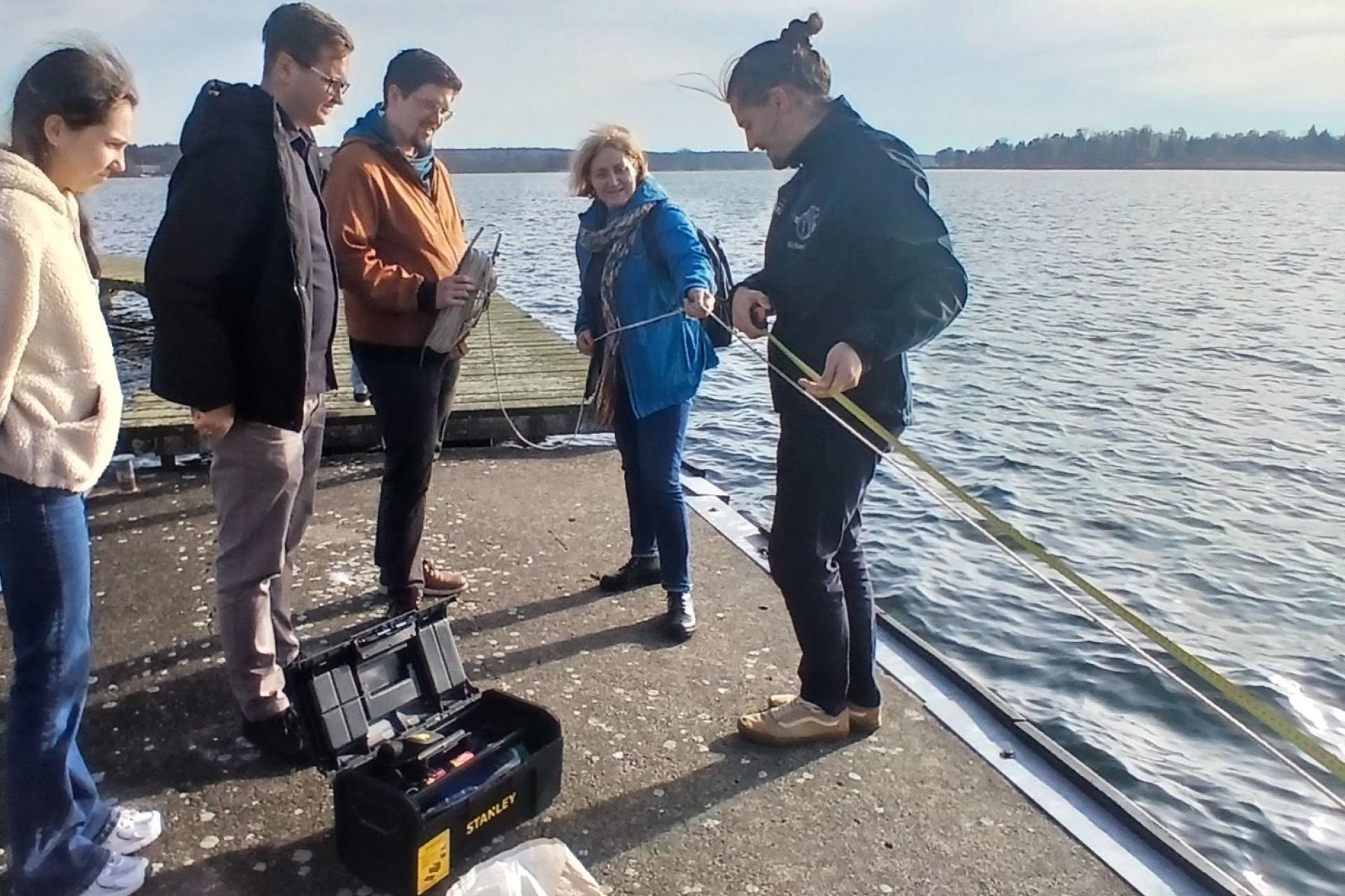 Odpady z energetyki pomogą chronić jeziora przed sinicami? Politechnika Krakowska rozwija projekt Clean Lake