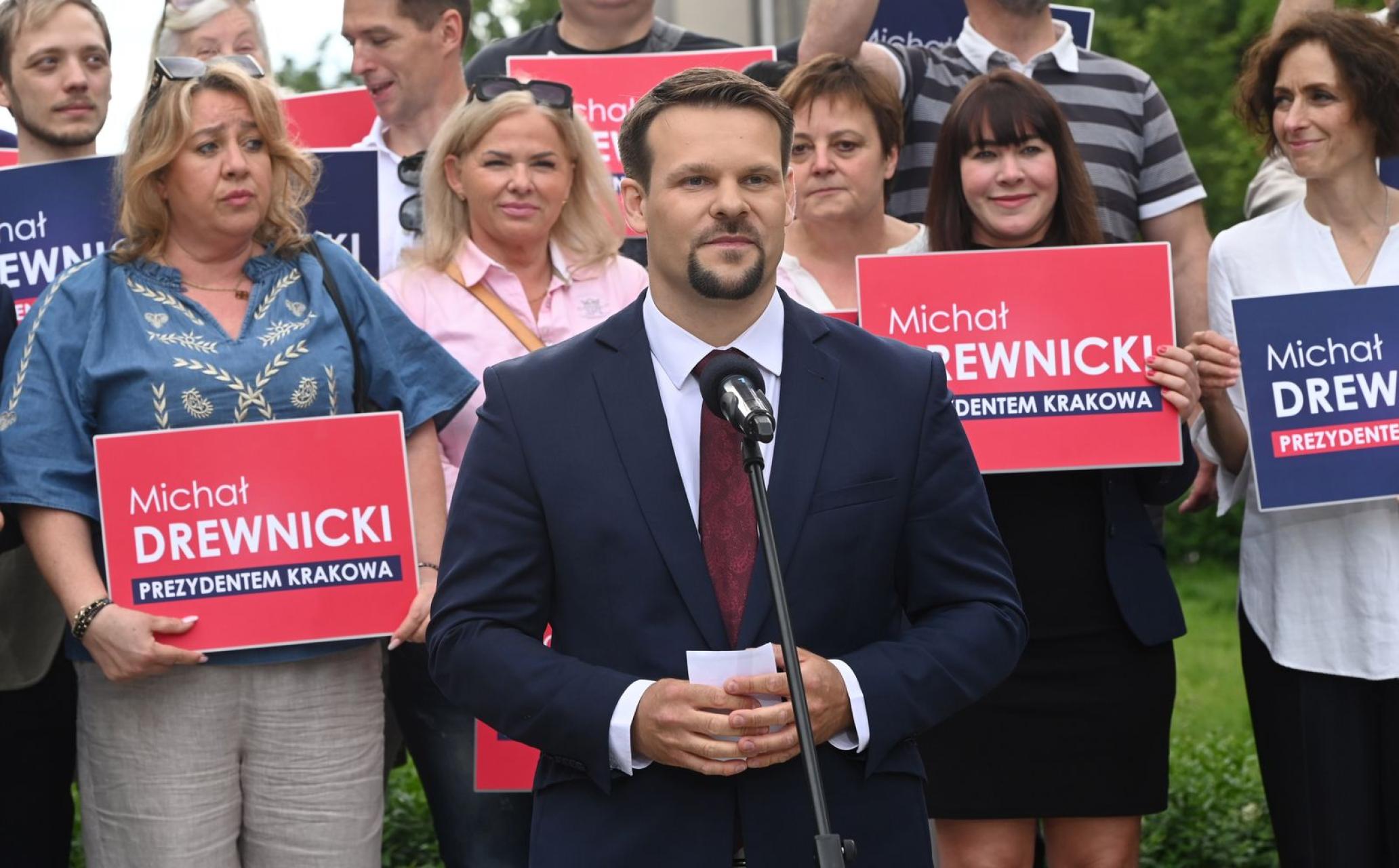 Centra bezpieczeństwa w 18 dzielnicach Krakowa. Drewnicki przedstawia plan na sytuacje kryzysowe