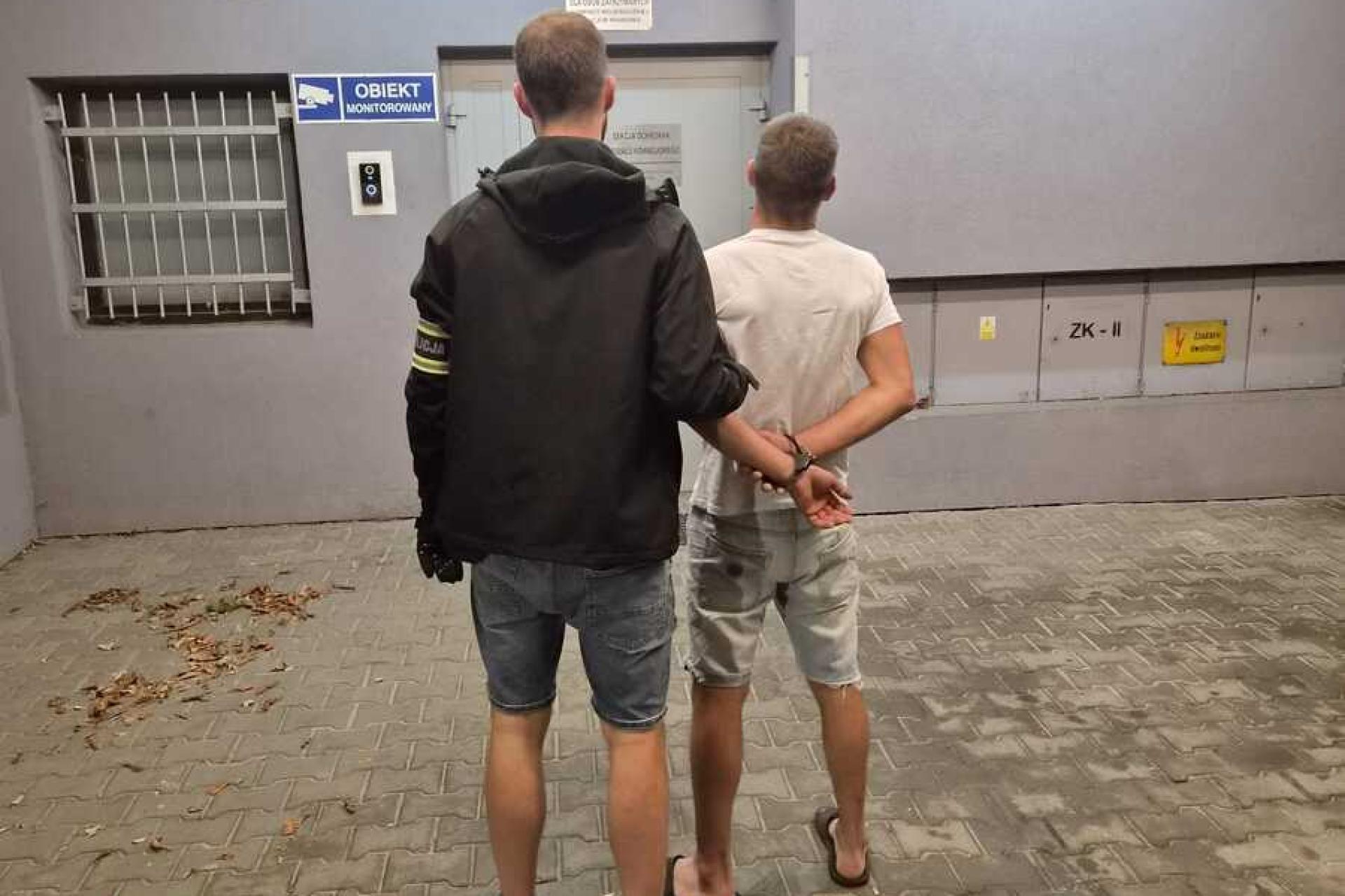 Czterech zatrzymanych w Krakowie i Skawinie. Policja zabezpieczyła blisko 2,5 kg narkotyków