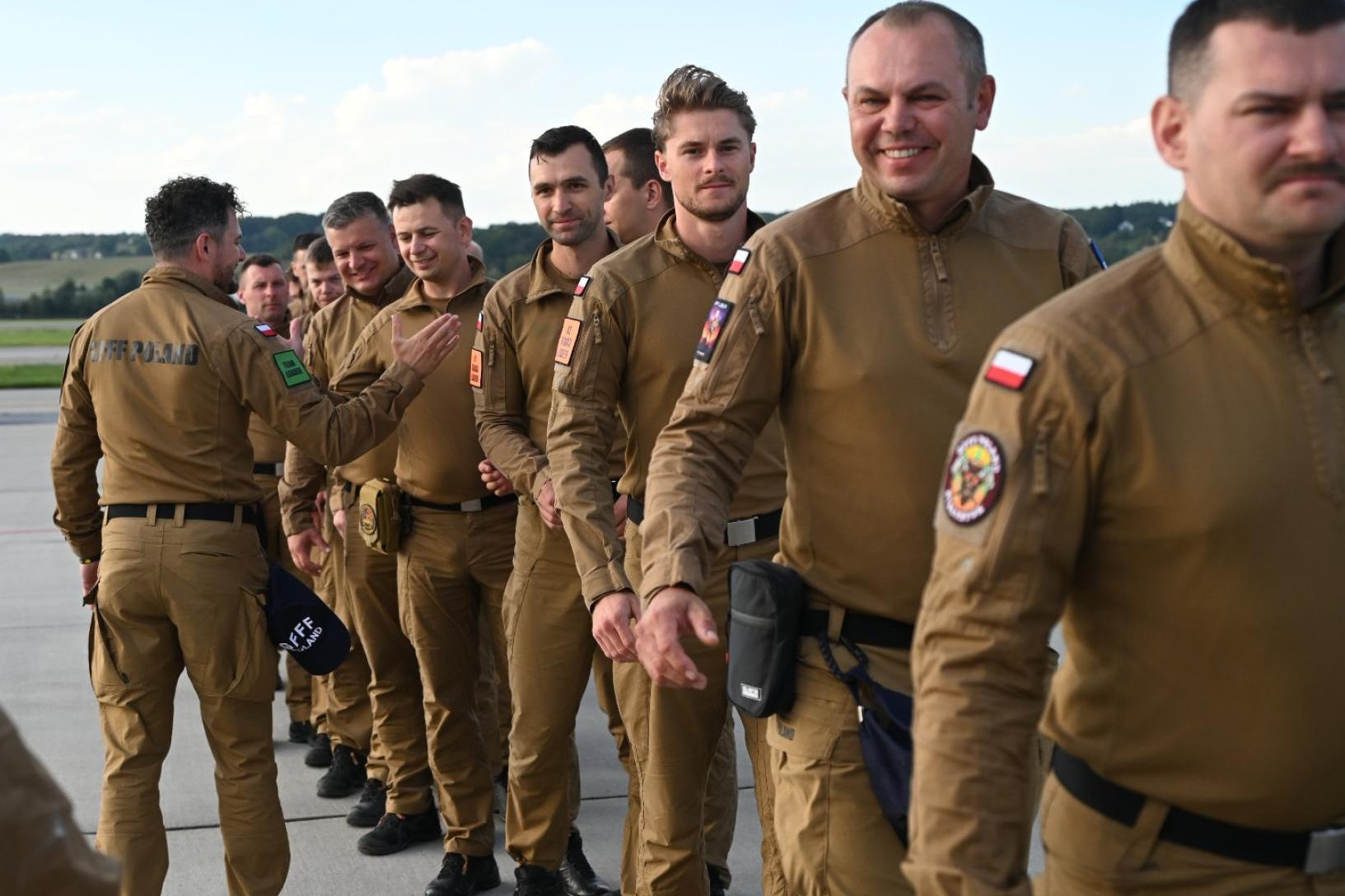 Polscy strażacy wrócili z Hiszpanii. Ostatnia grupa wylądowała w Balicach
