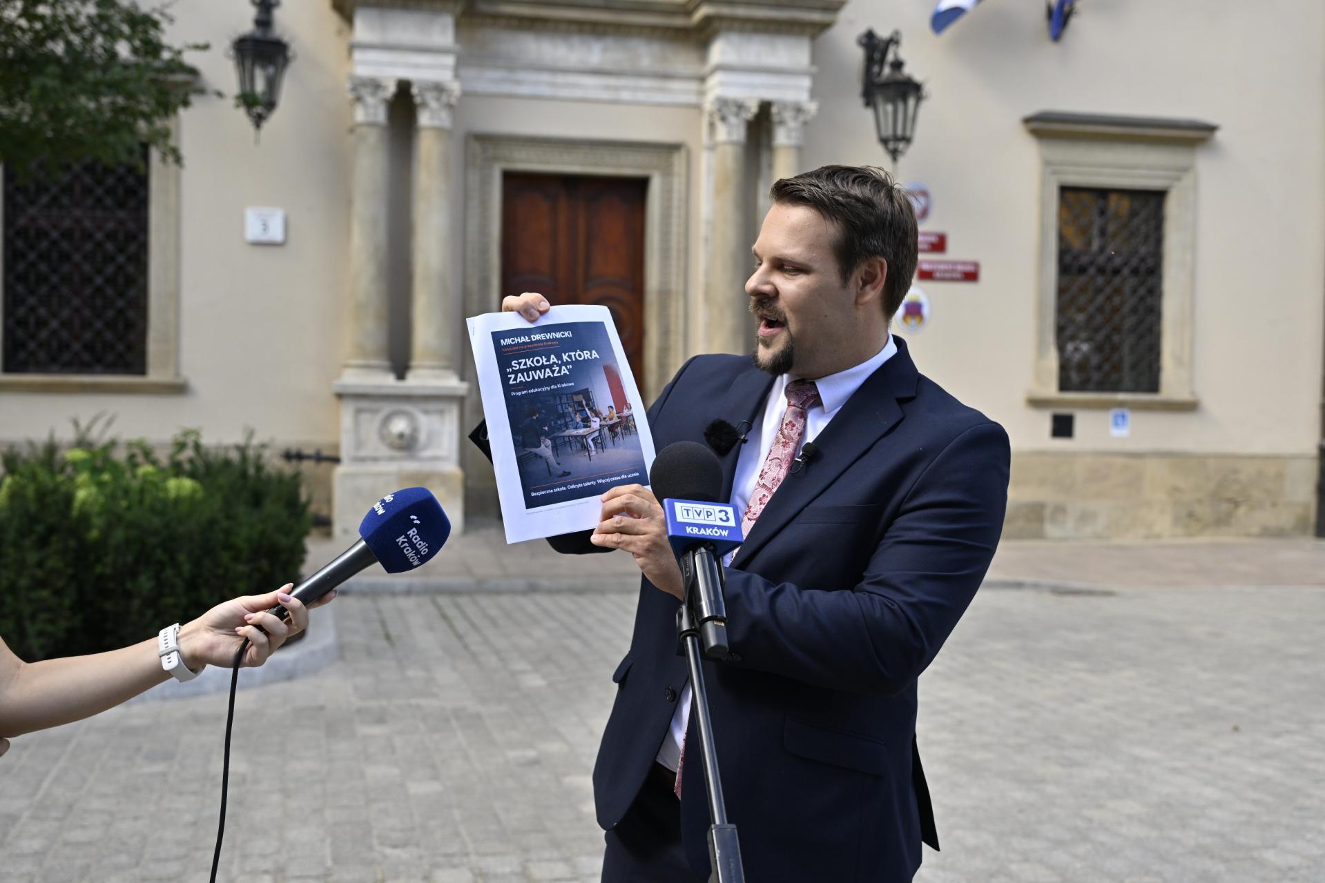 ?Szkoła, która zauważa?. Michał Drewnicki przedstawił program dla krakowskiej edukacji
