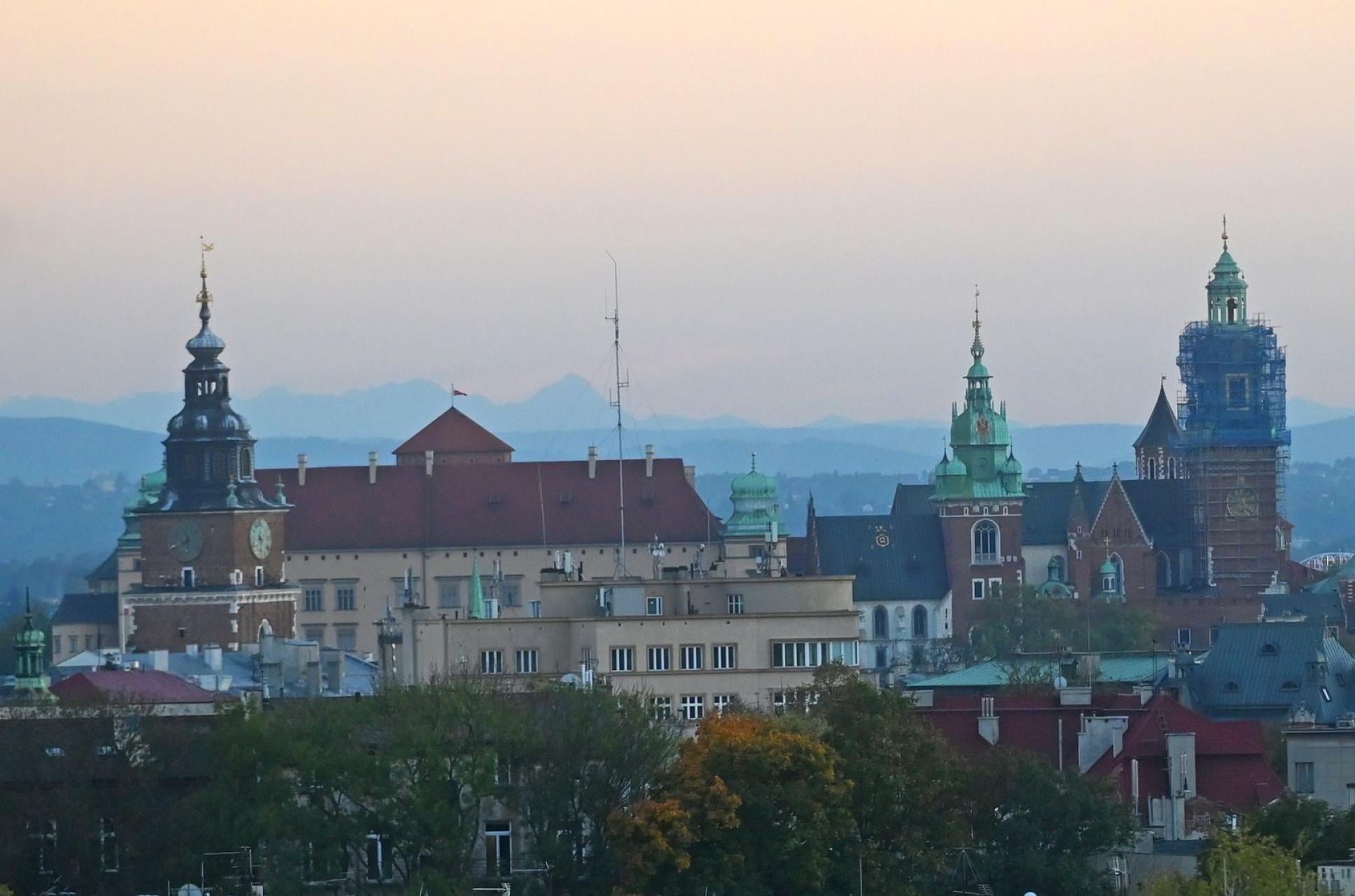 Wybory w Krakowie. Kandydaci mają czas tylko do godziny 16