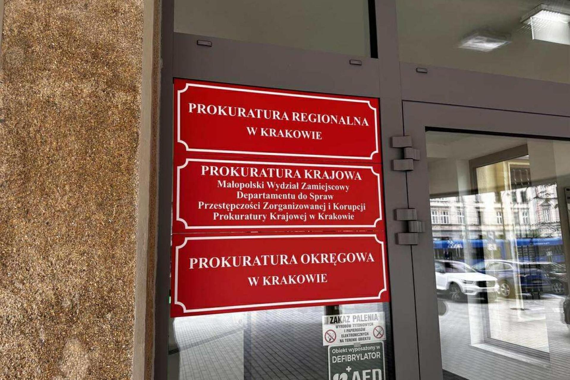 Podpisy z danymi osób zmarłych na listach poparcia Bocheńczaka i Banasia? Sprawą zajmie się prokuratura