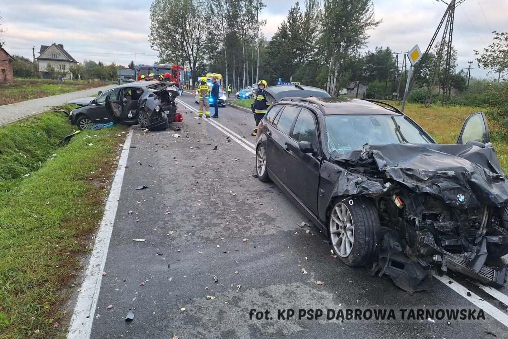 Poważny wypadek na Powiślu Dąbrowskim. Dwie osoby trafiły do szpitala