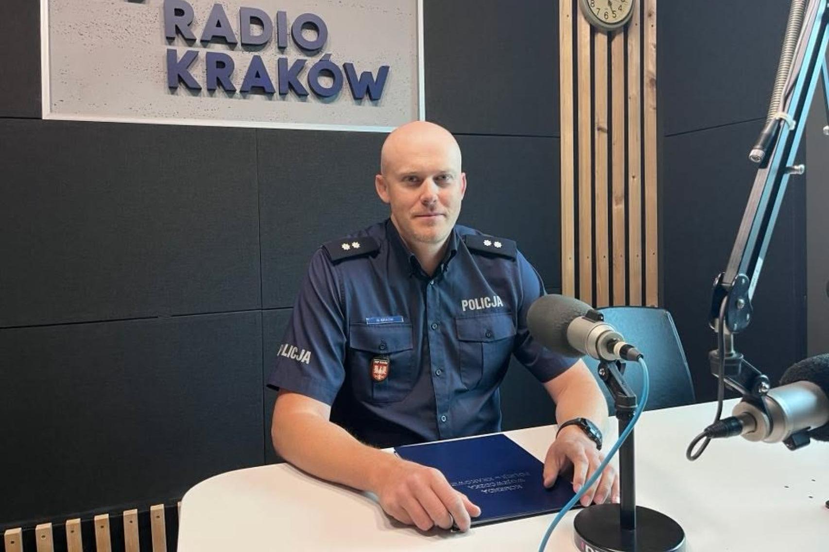 Wnuczek, policjant, pracownik banku ? kto naprawdę dzwoni?